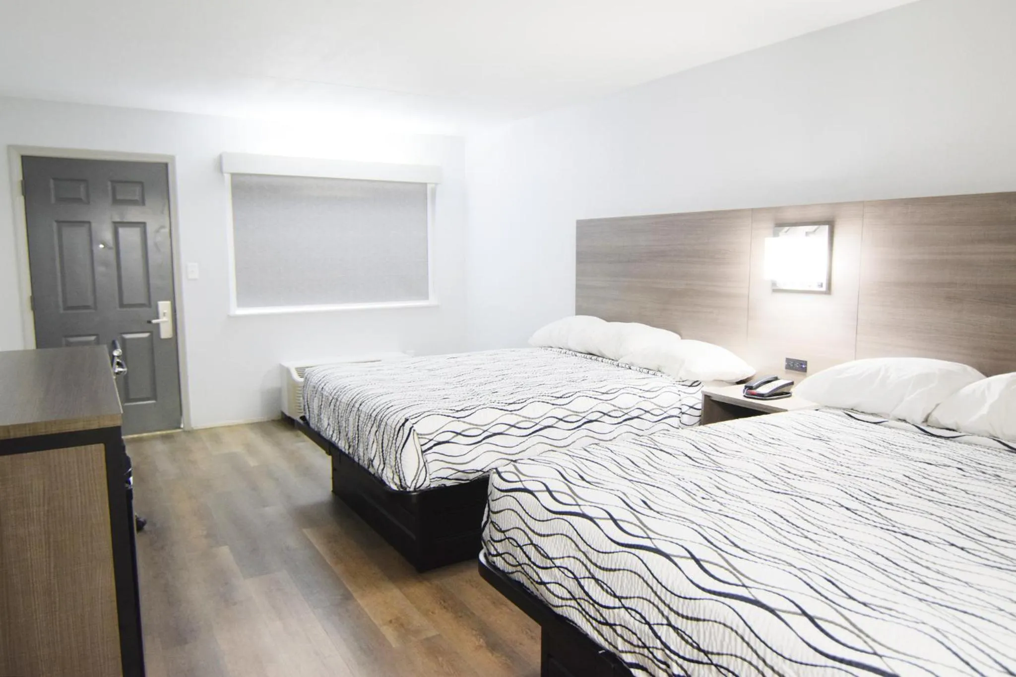 Bed in Walnut Inn Roland