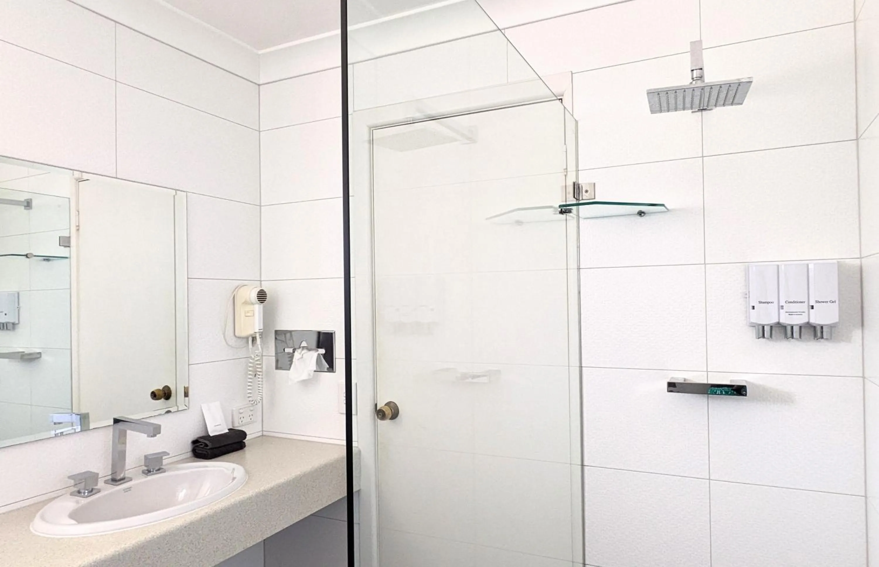 Shower in Highlands Motor Inn