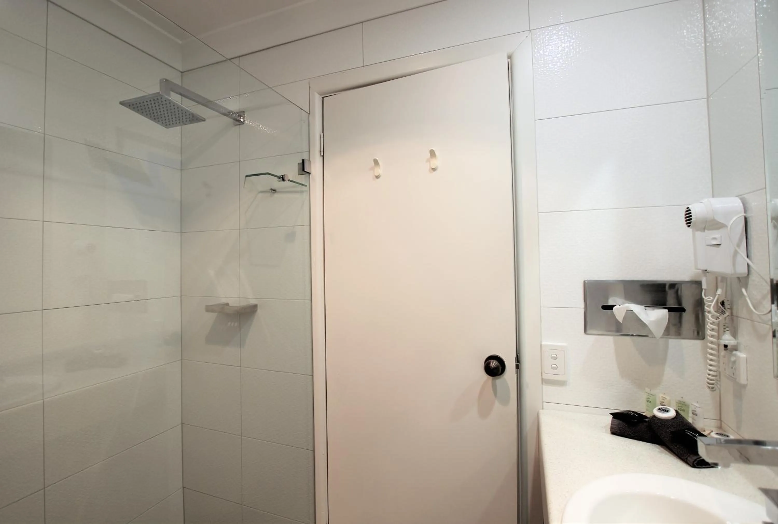 Shower in Highlands Motor Inn