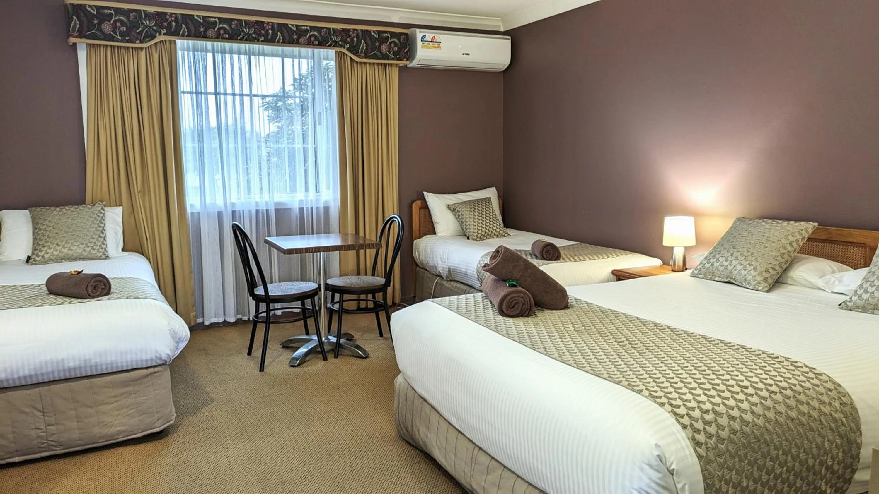 Bed in Highlands Motor Inn