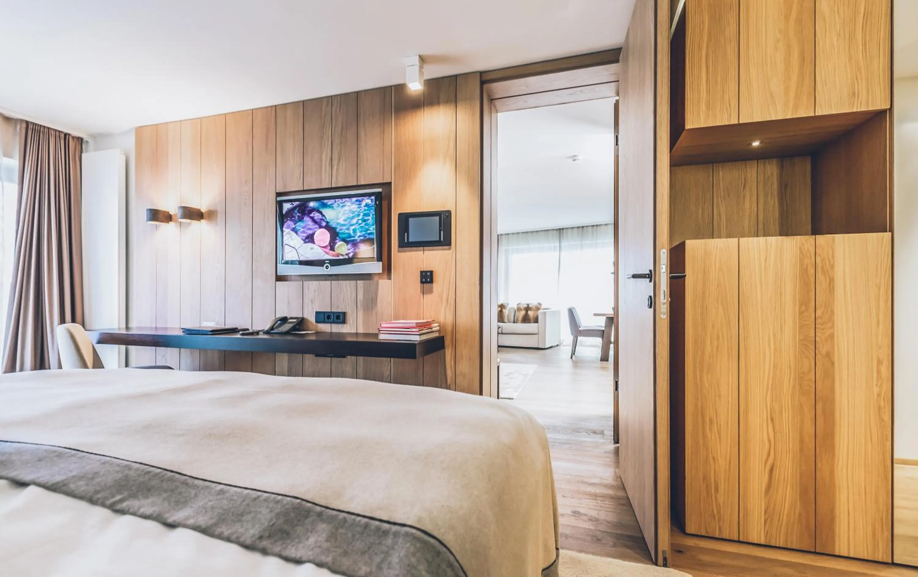 Decorative detail, Bed in Elizabeth Arthotel Adults Only