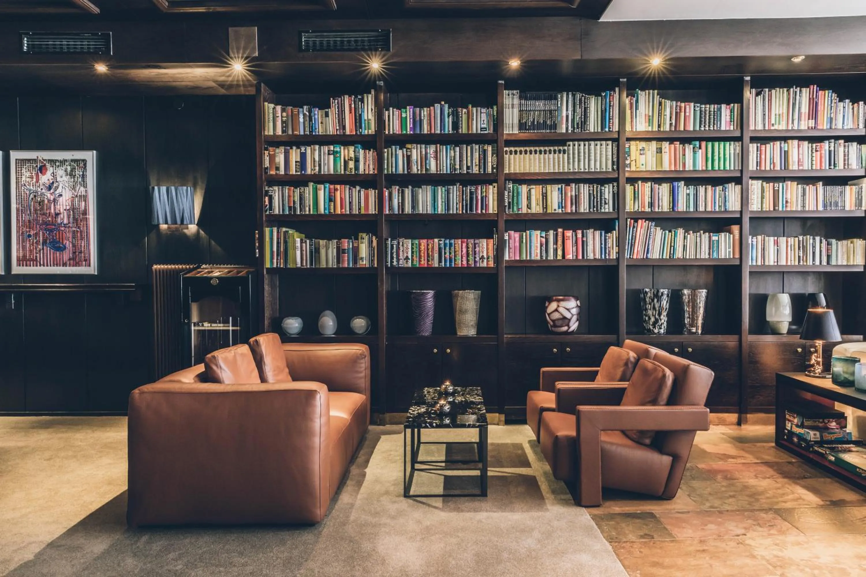 Library in Elizabeth Arthotel Adults Only