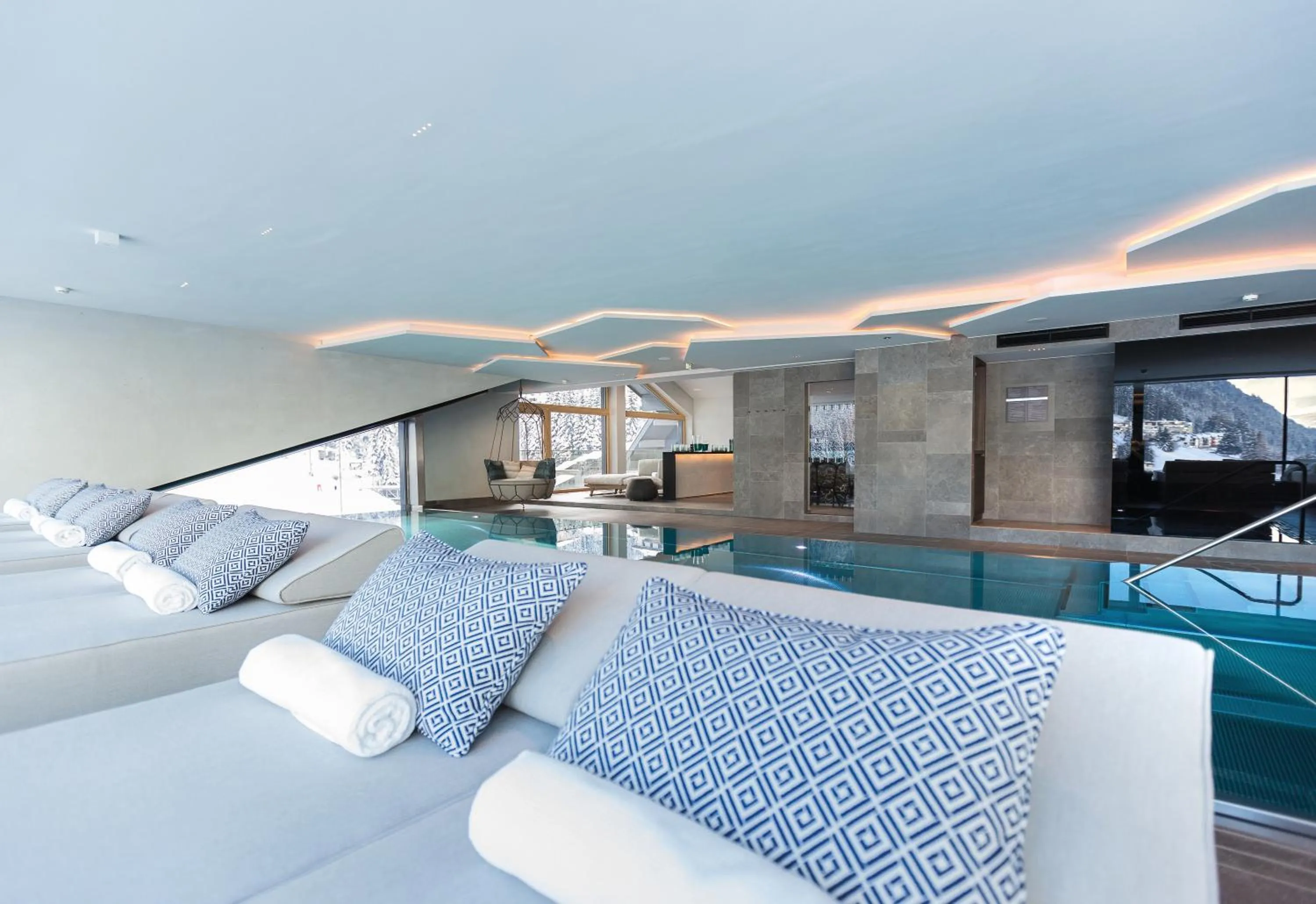 Swimming pool in Elizabeth Arthotel Adults Only