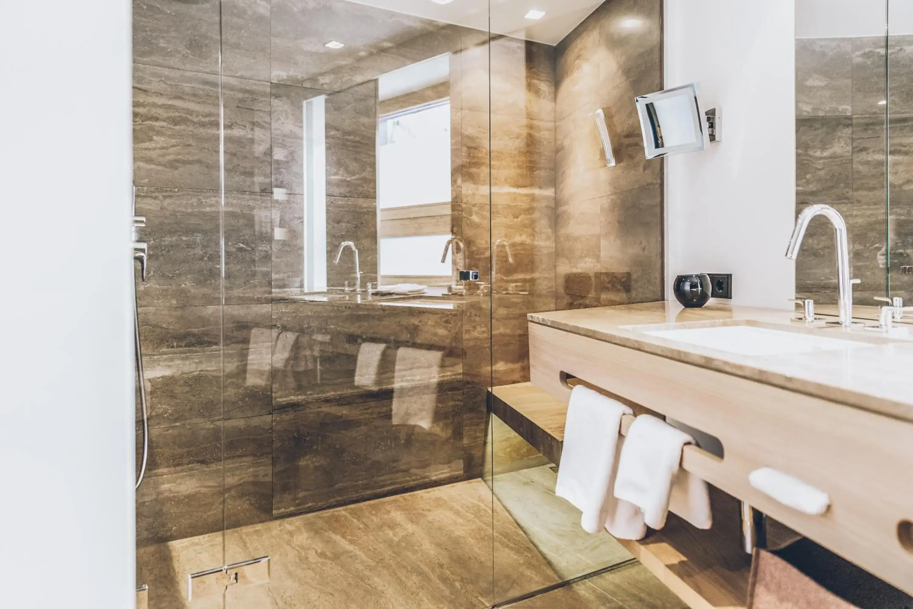 Junior Suite with Balcony in Elizabeth Arthotel Adults Only Junior Suite with Balcony in Elizabeth Arthotel Adults Only