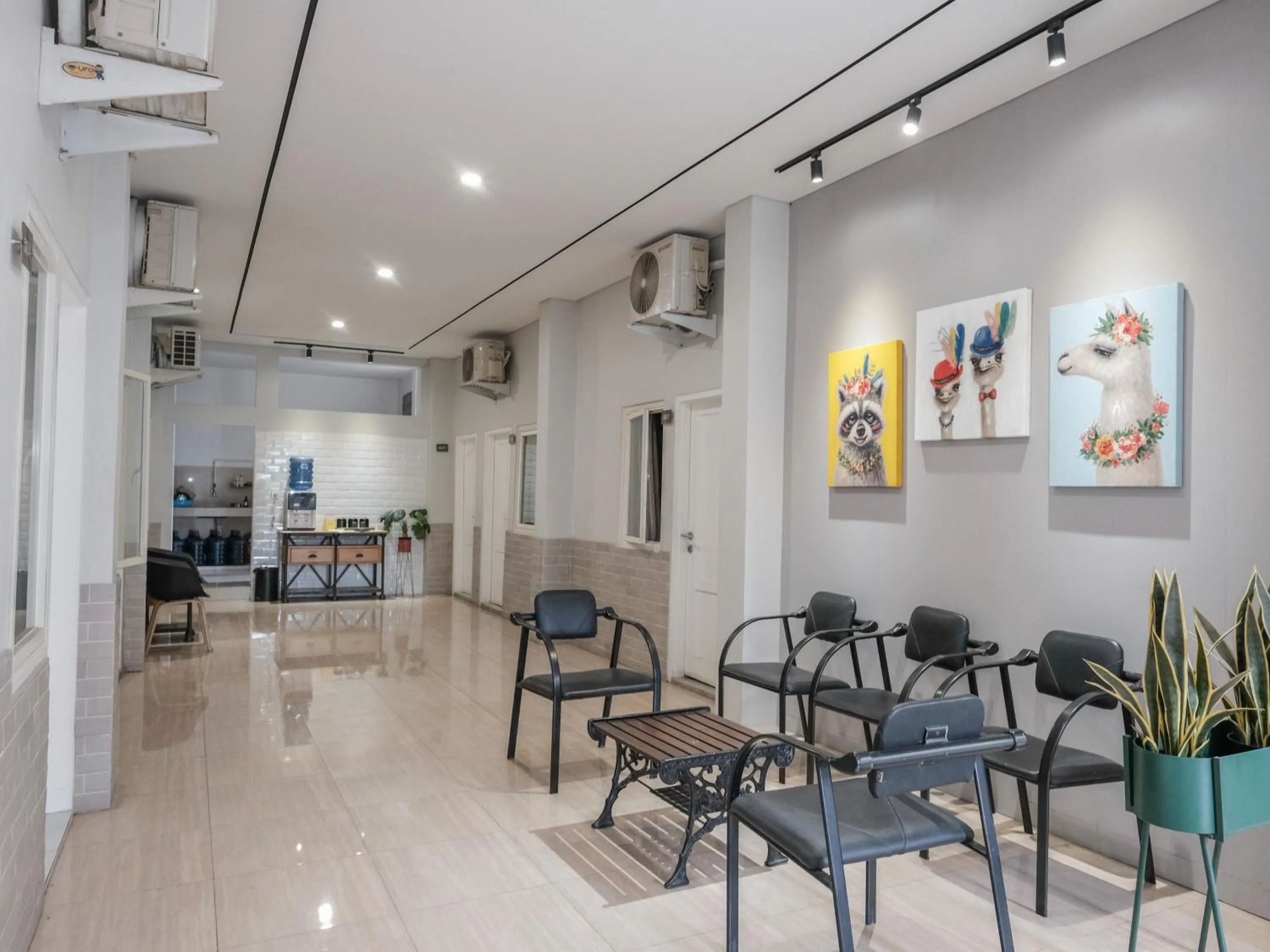 Seating area in RedDoorz near Ciputra Golf Surabaya