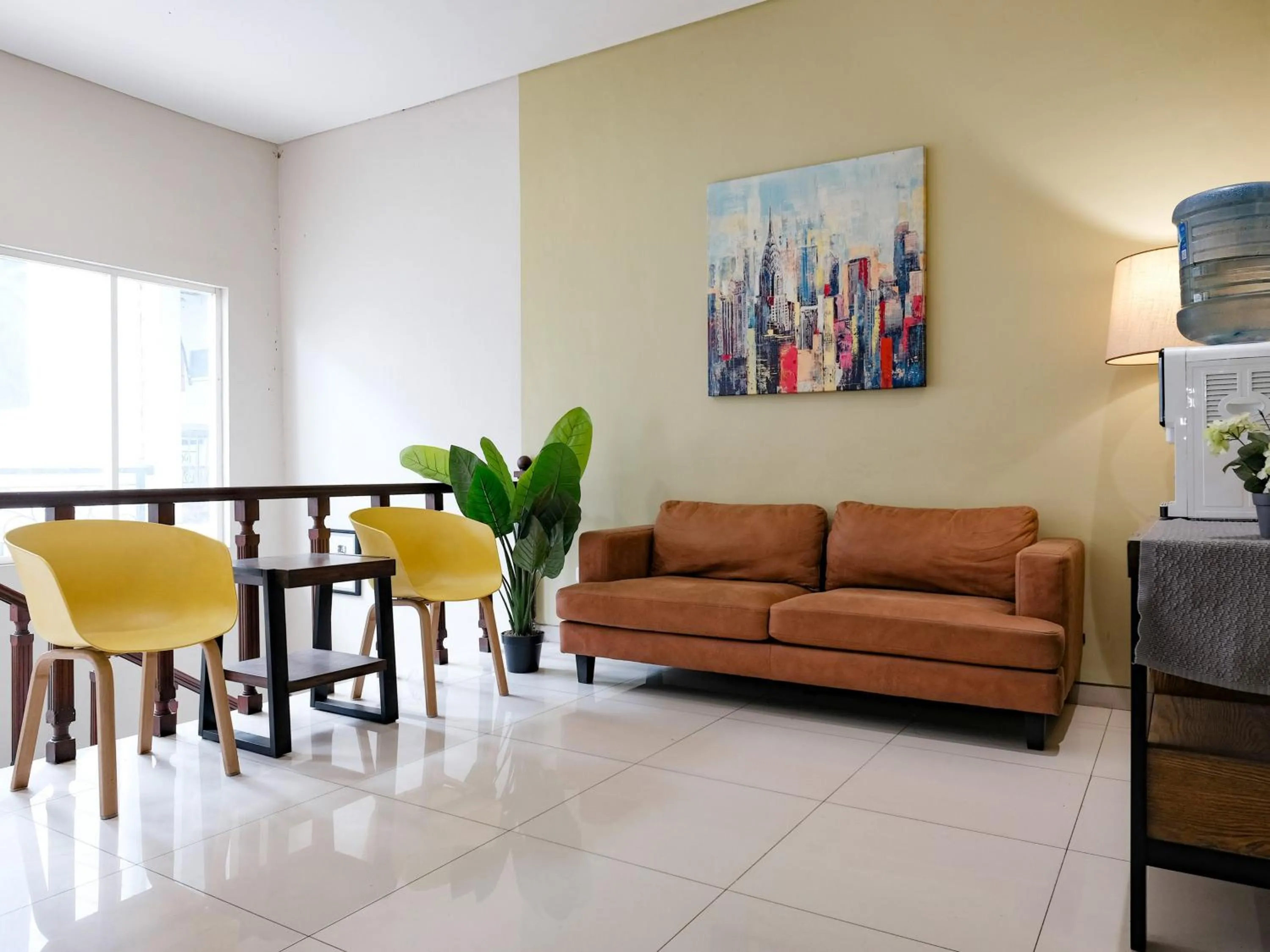 Seating area in RedDoorz near Ciputra Golf Surabaya