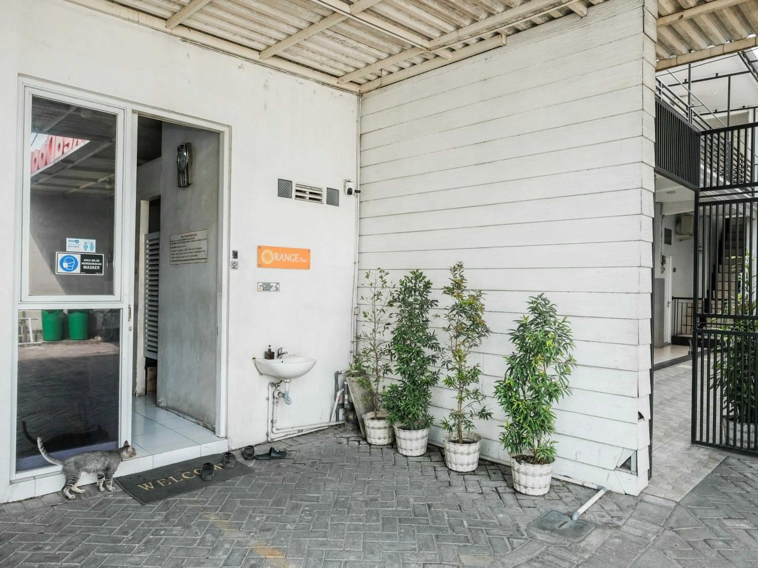 Property building in RedDoorz near Ciputra Golf Surabaya