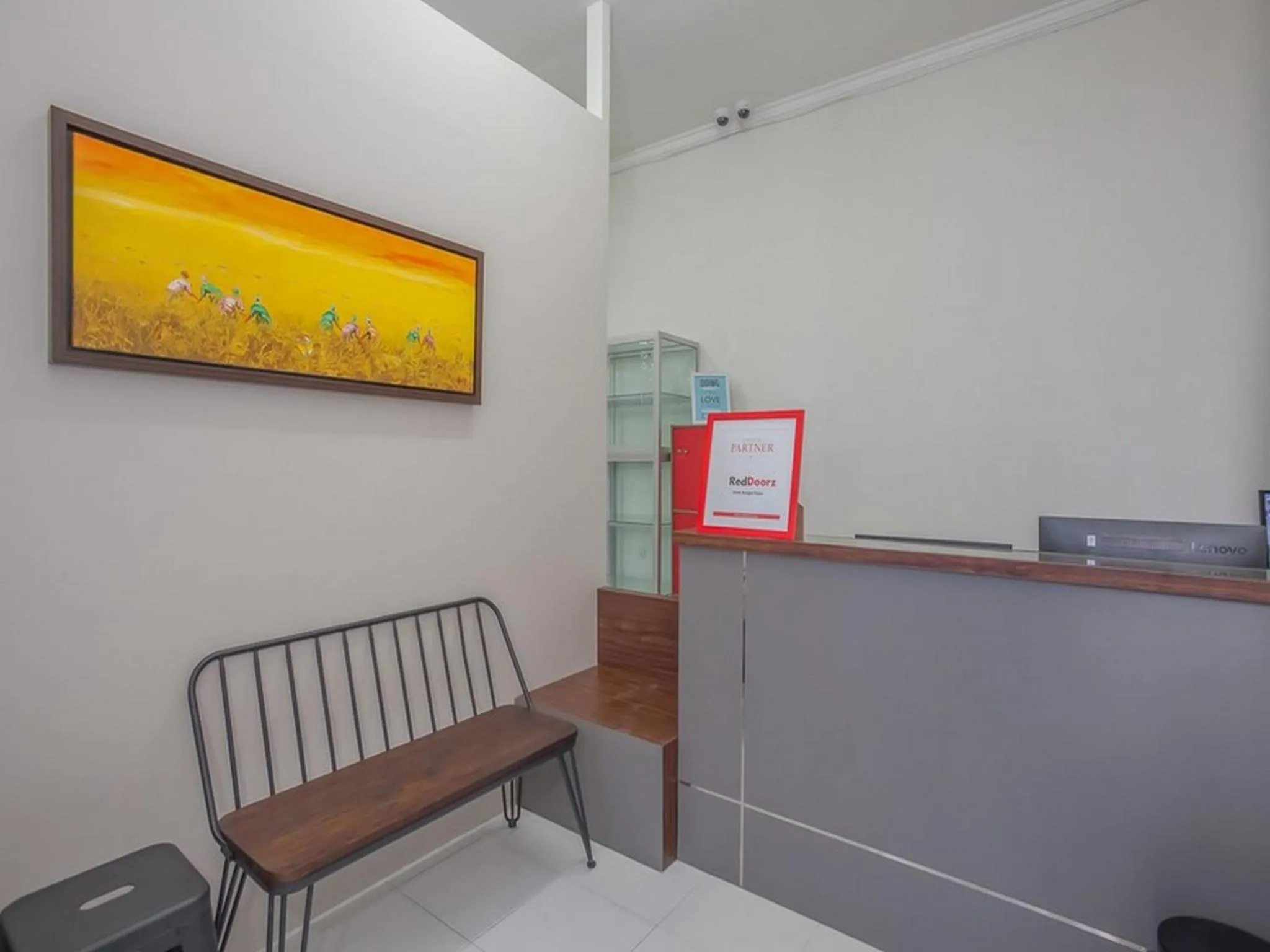 Lobby or reception in RedDoorz near Ciputra Golf Surabaya