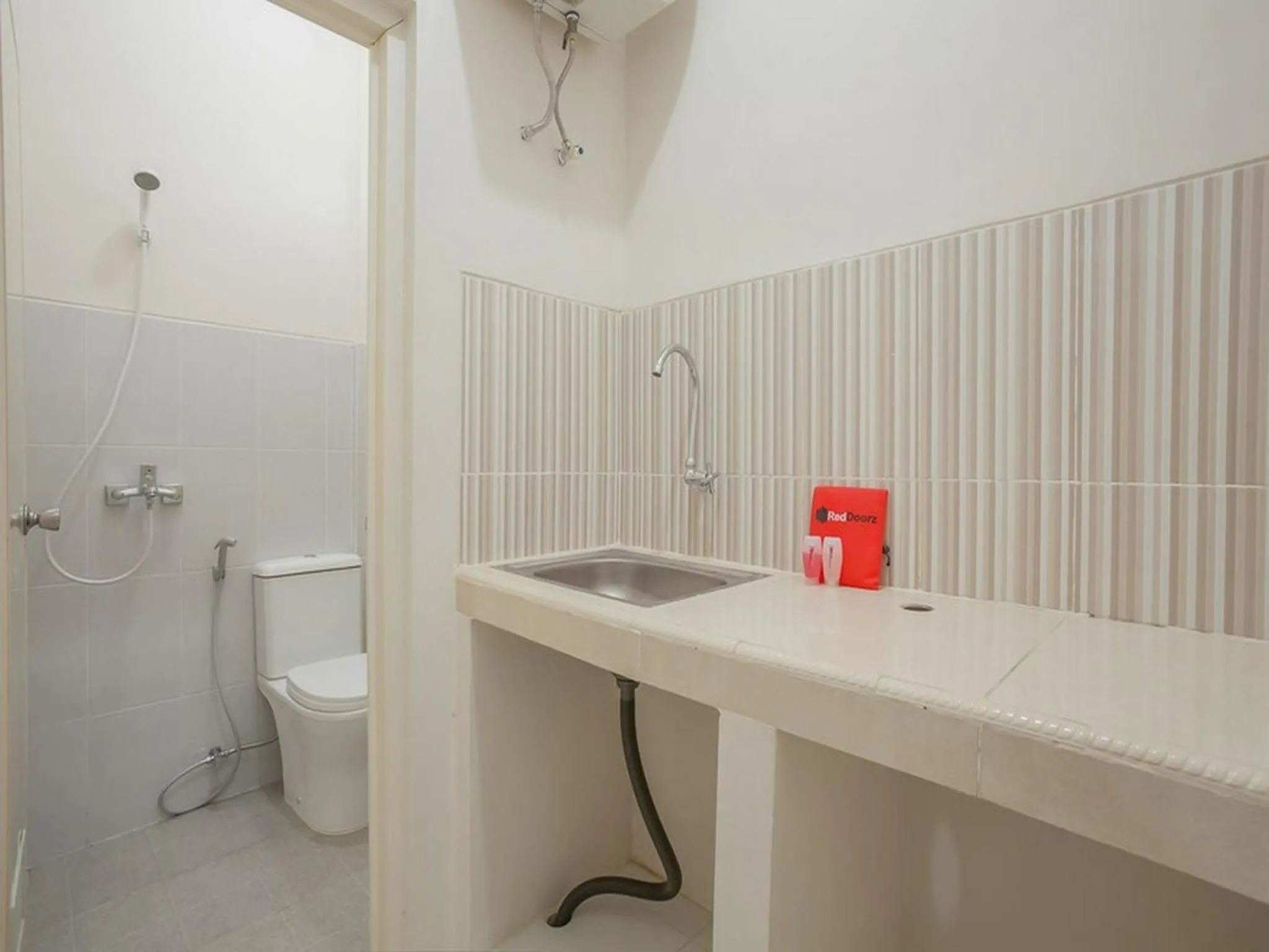 Bathroom in RedDoorz near Ciputra Golf Surabaya