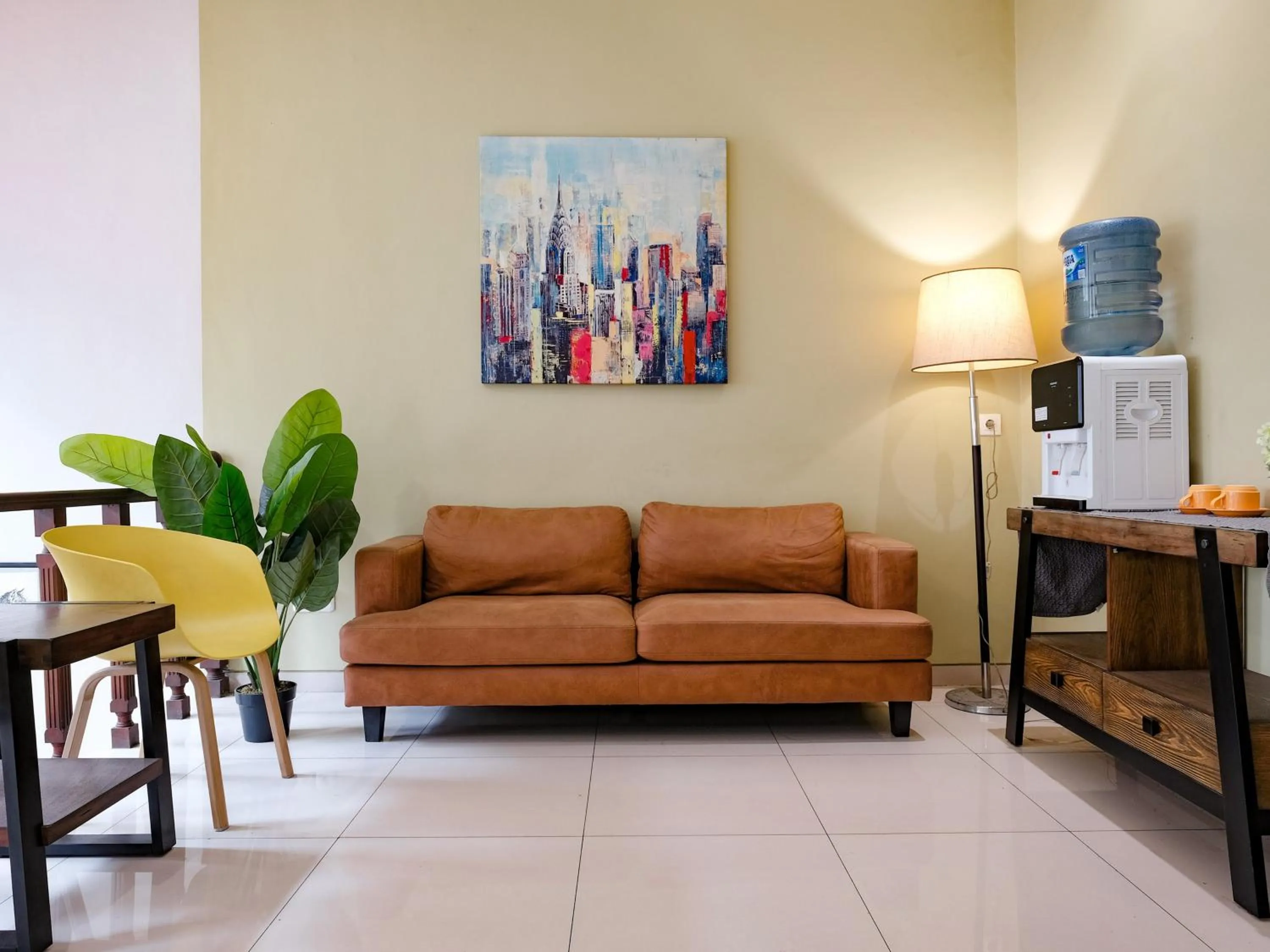 Seating area in RedDoorz near Ciputra Golf Surabaya