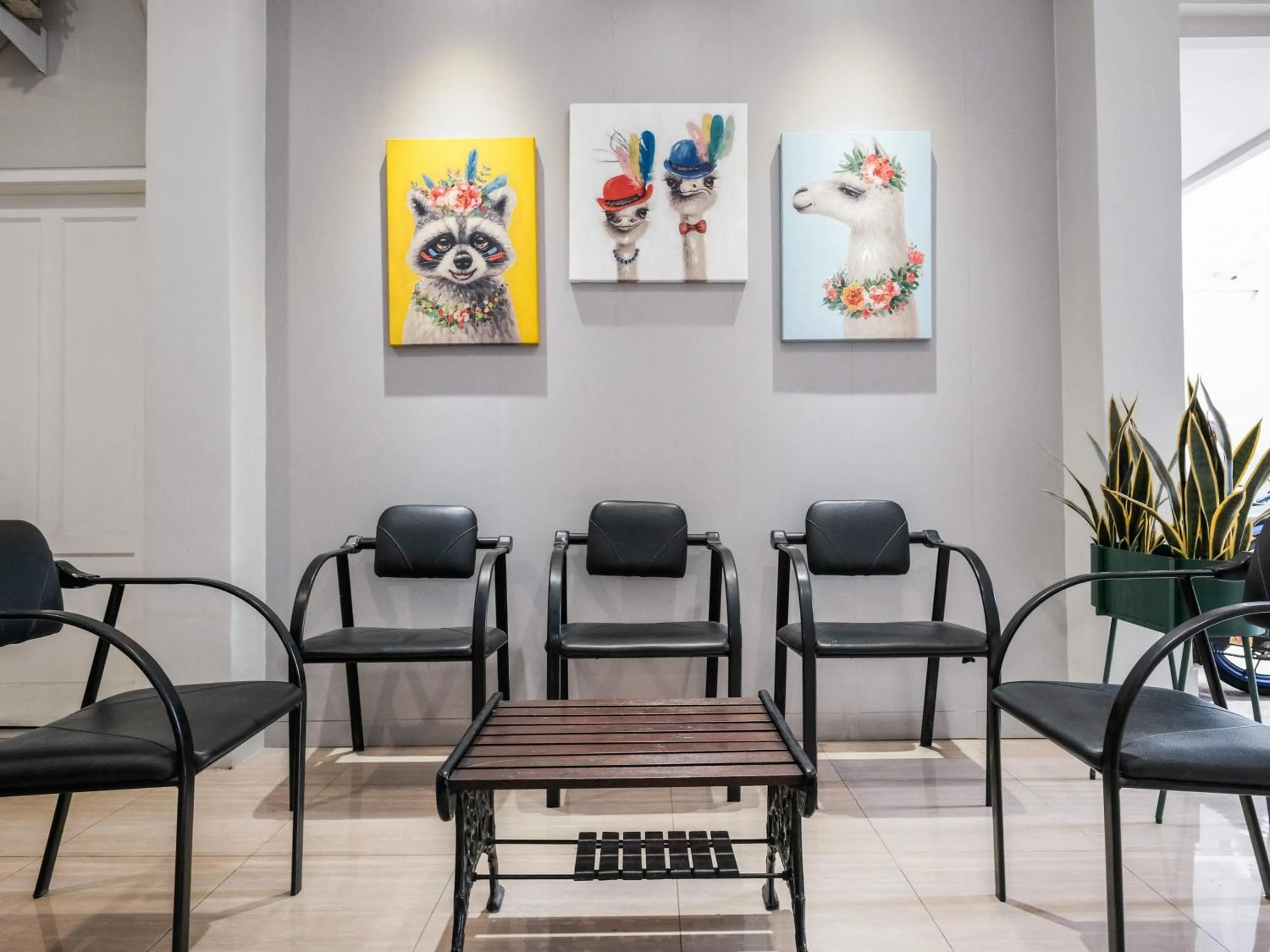 Seating area in RedDoorz near Ciputra Golf Surabaya