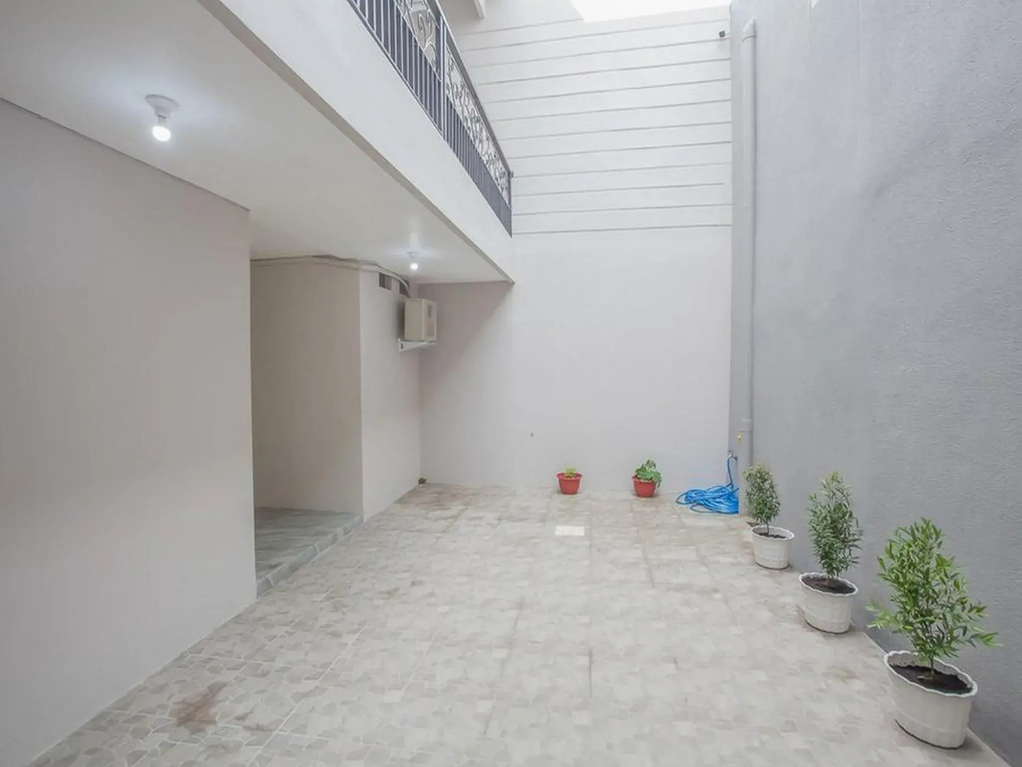 Facade/entrance in RedDoorz near Ciputra Golf Surabaya Facade/entrance in RedDoorz near Ciputra Golf Surabaya