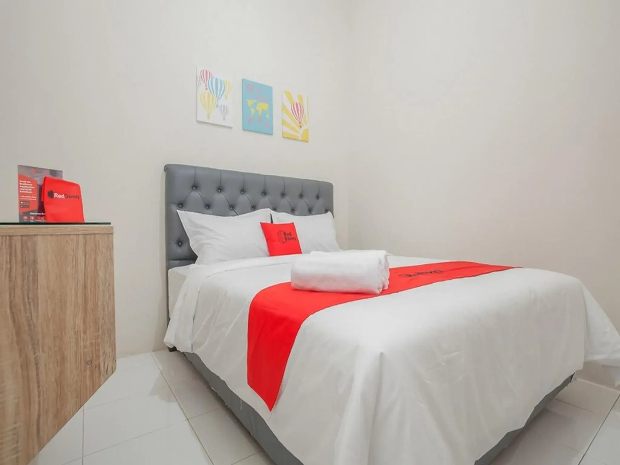 Bedroom, Bed in RedDoorz near Ciputra Golf Surabaya Bedroom, Bed in RedDoorz near Ciputra Golf Surabaya