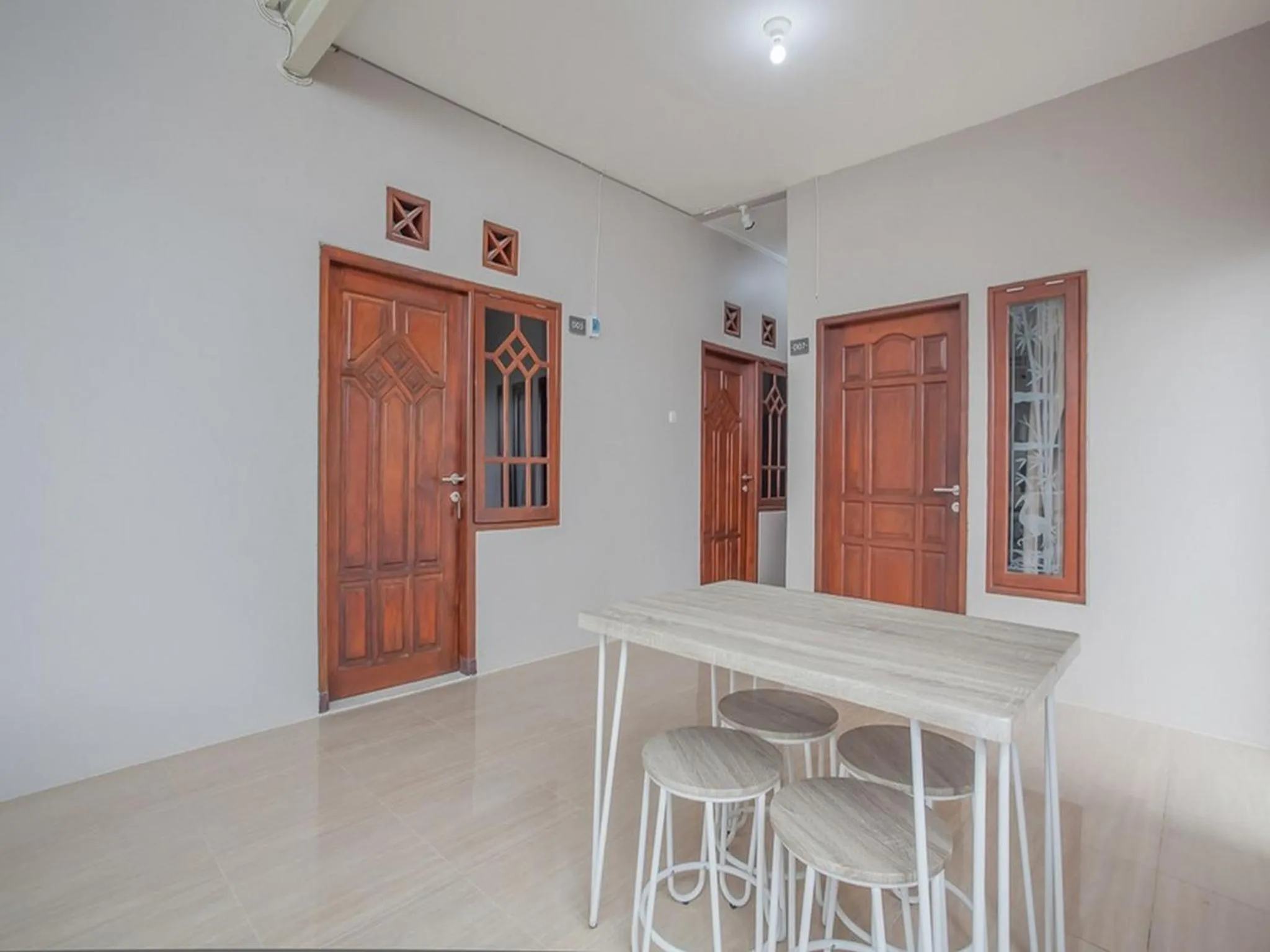 Area and facilities in RedDoorz near Ciputra Golf Surabaya