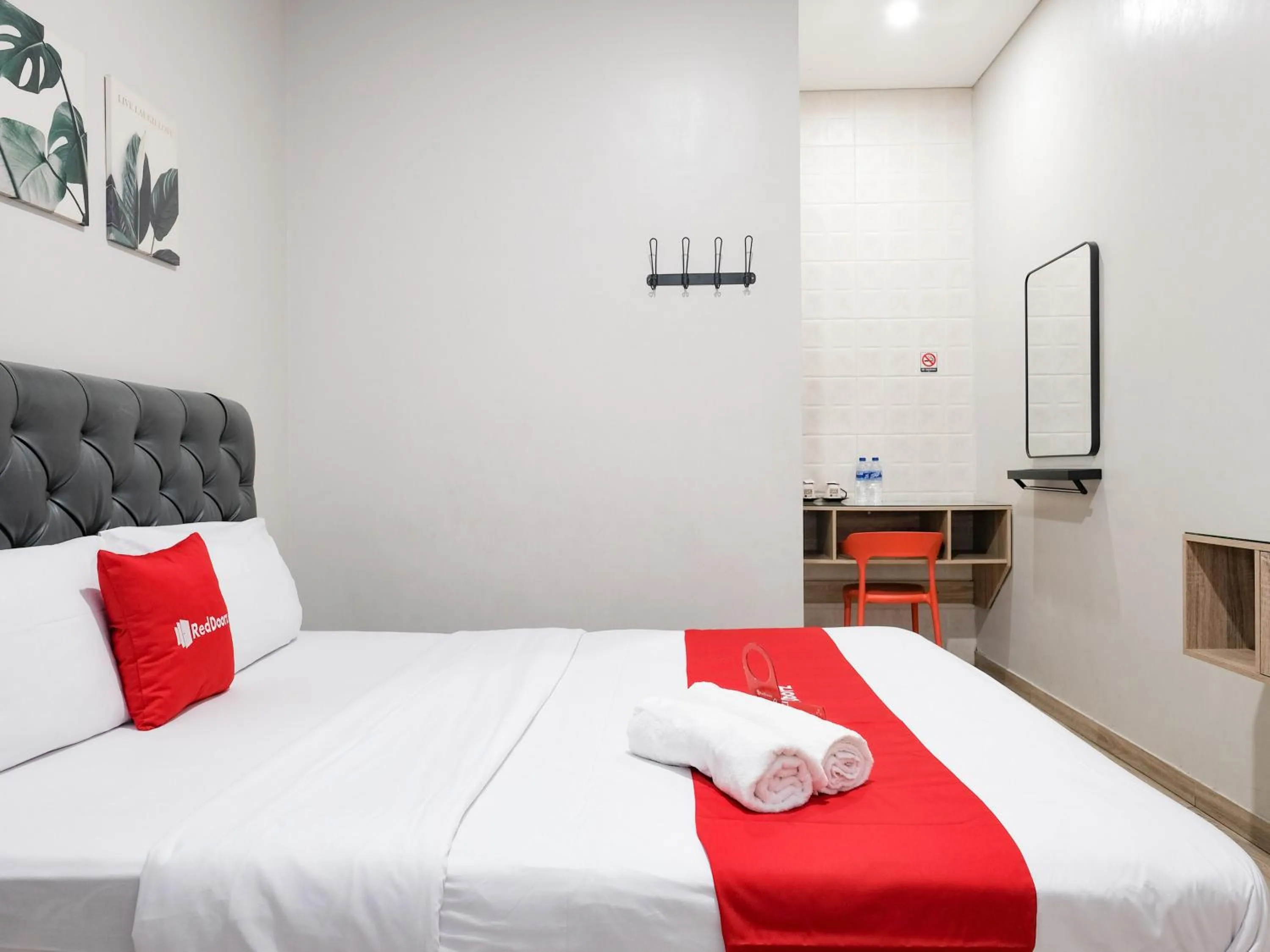 Bedroom, Bed in RedDoorz near Ciputra Golf Surabaya