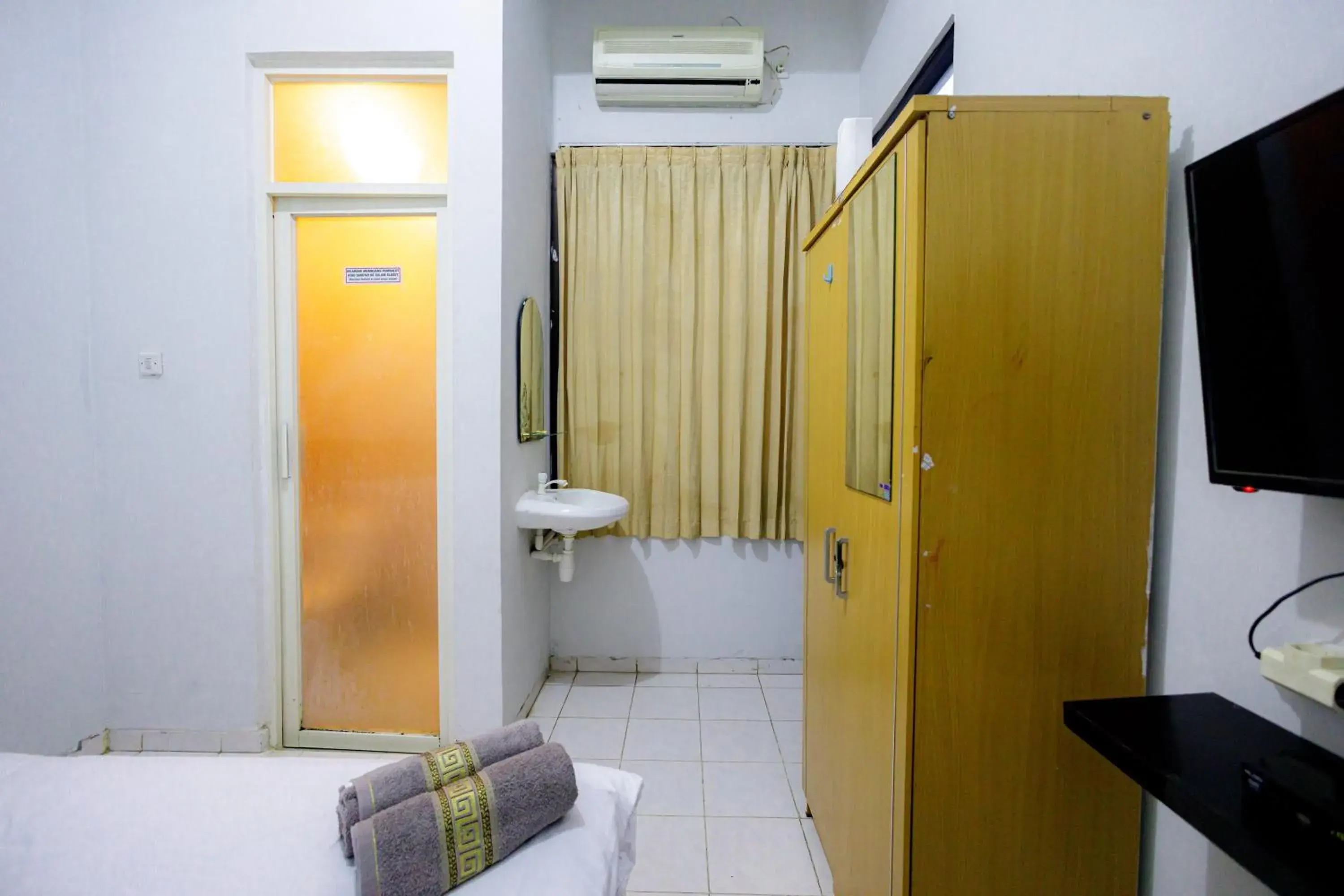 Bed, Bathroom in Marcello Residence Siwalankerto near Petra University Surabaya