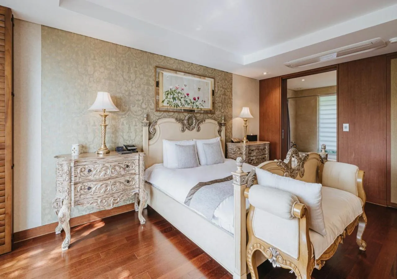 Bedroom, Bed in The Seaes Hotel & Resort