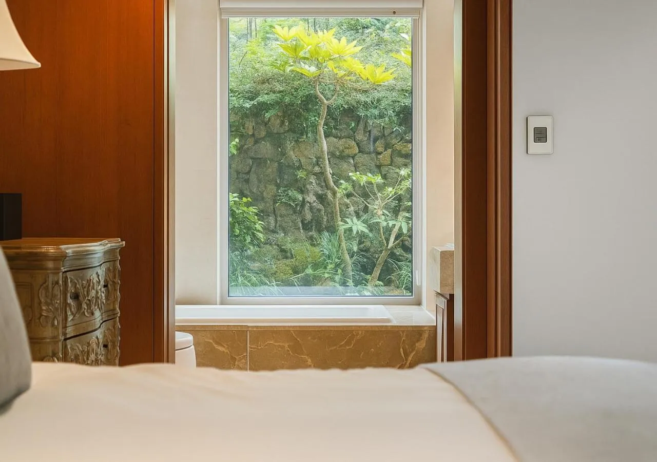 Toilet, Bed in The Seaes Hotel & Resort