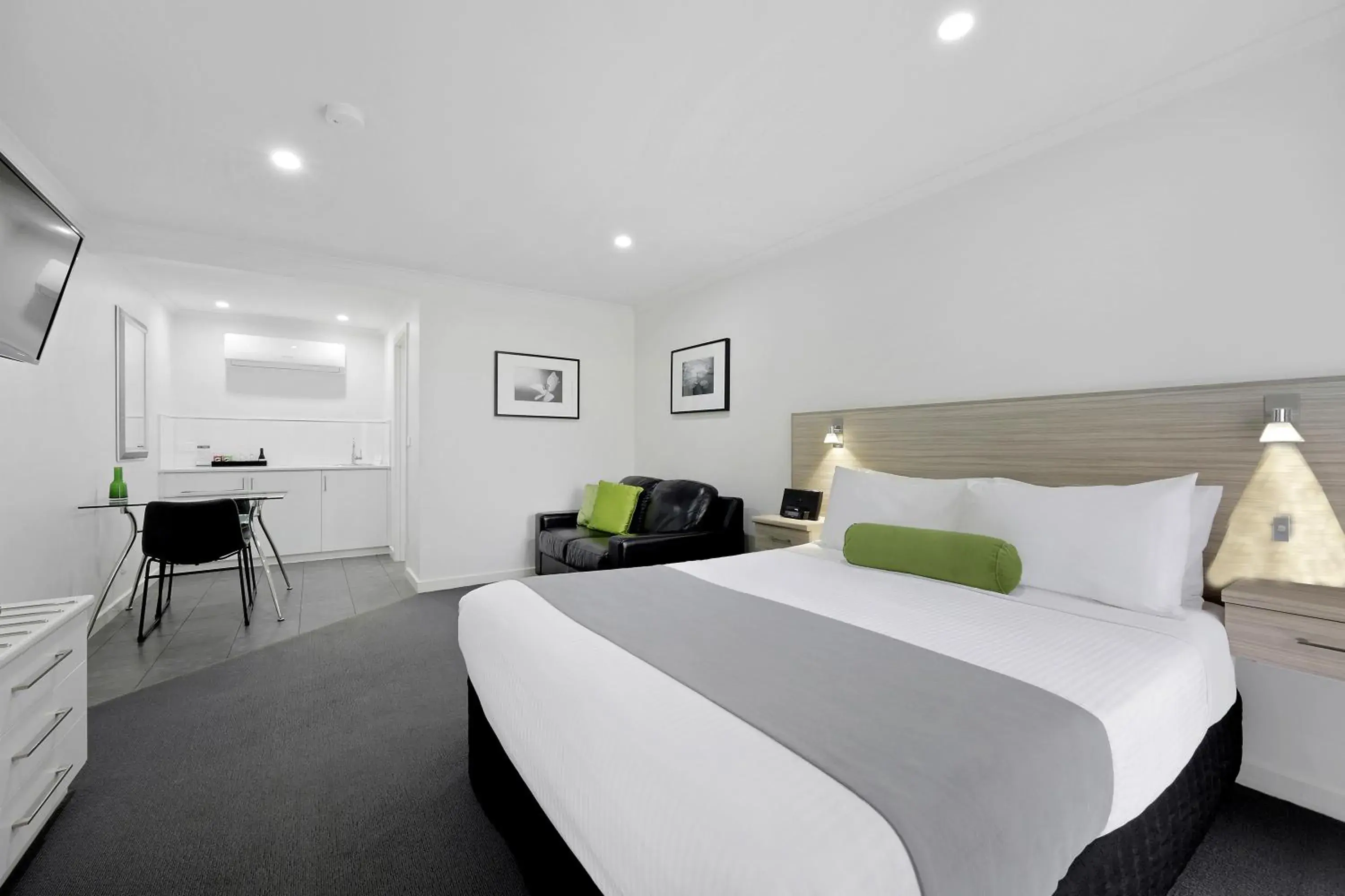 Superior Queen Room (Maximum 2 Guests) in Hamilton Lonsdale Motel Superior Queen Room (Maximum 2 Guests) in Hamilton Lonsdale Motel