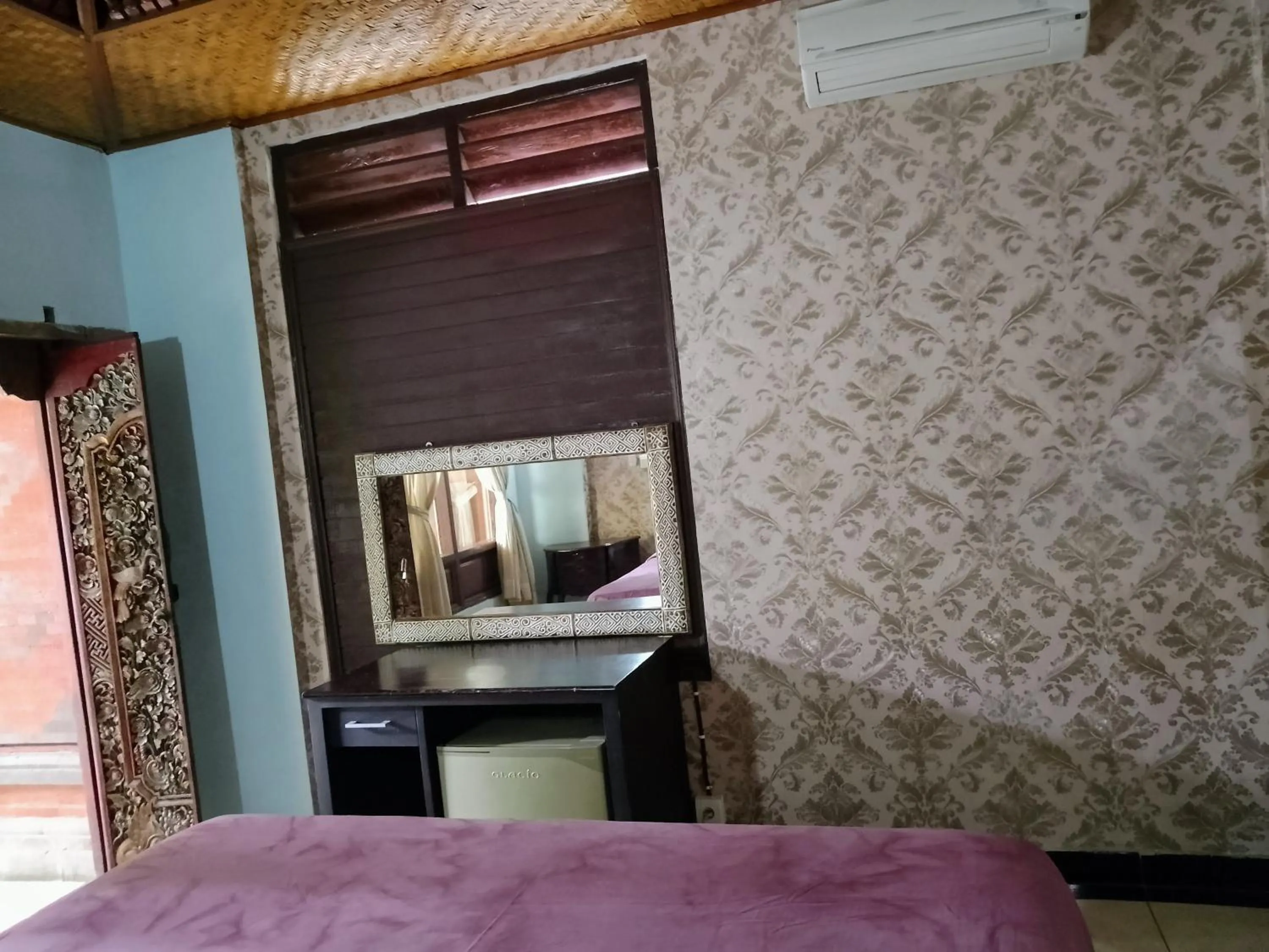 Photo of the whole room, Bed in Pering Bungalow Ubud