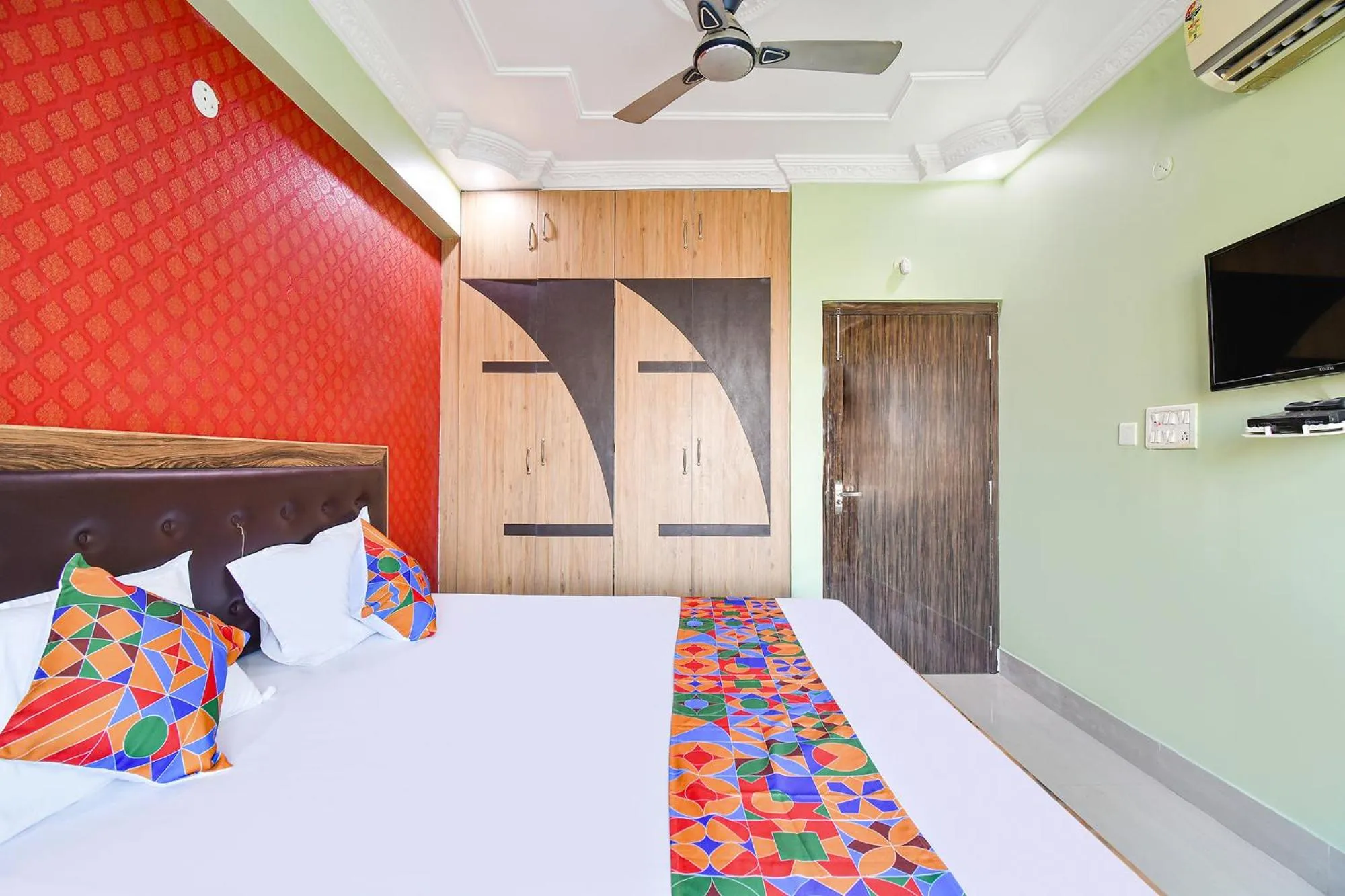 Bed in FabHotel Elements Inn