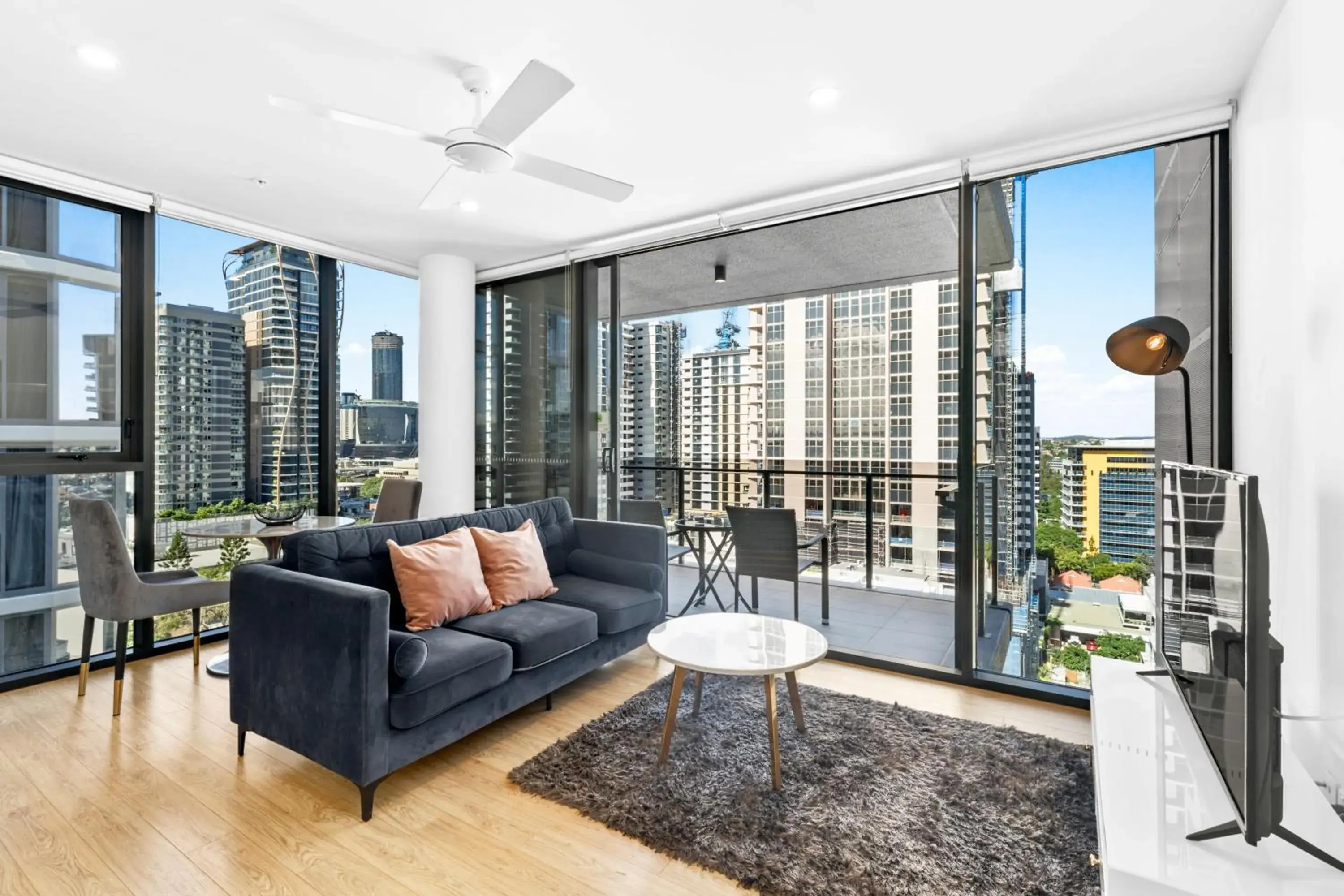 One Bedroom Apartment in Brisbane One Apartments by CLLIX One Bedroom Apartment in Brisbane One Apartments by CLLIX