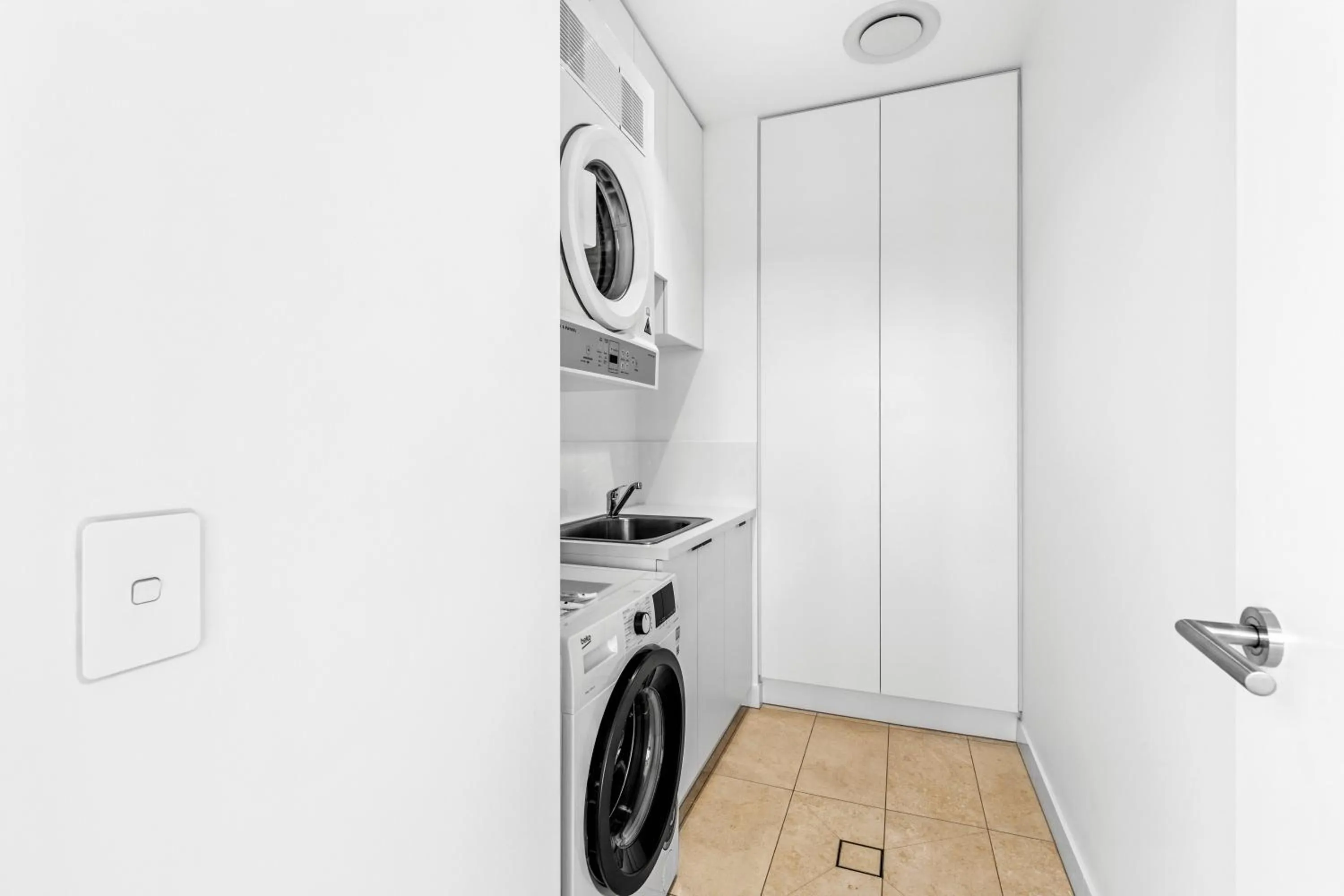 washing machine in Brisbane One Apartments by CLLIX