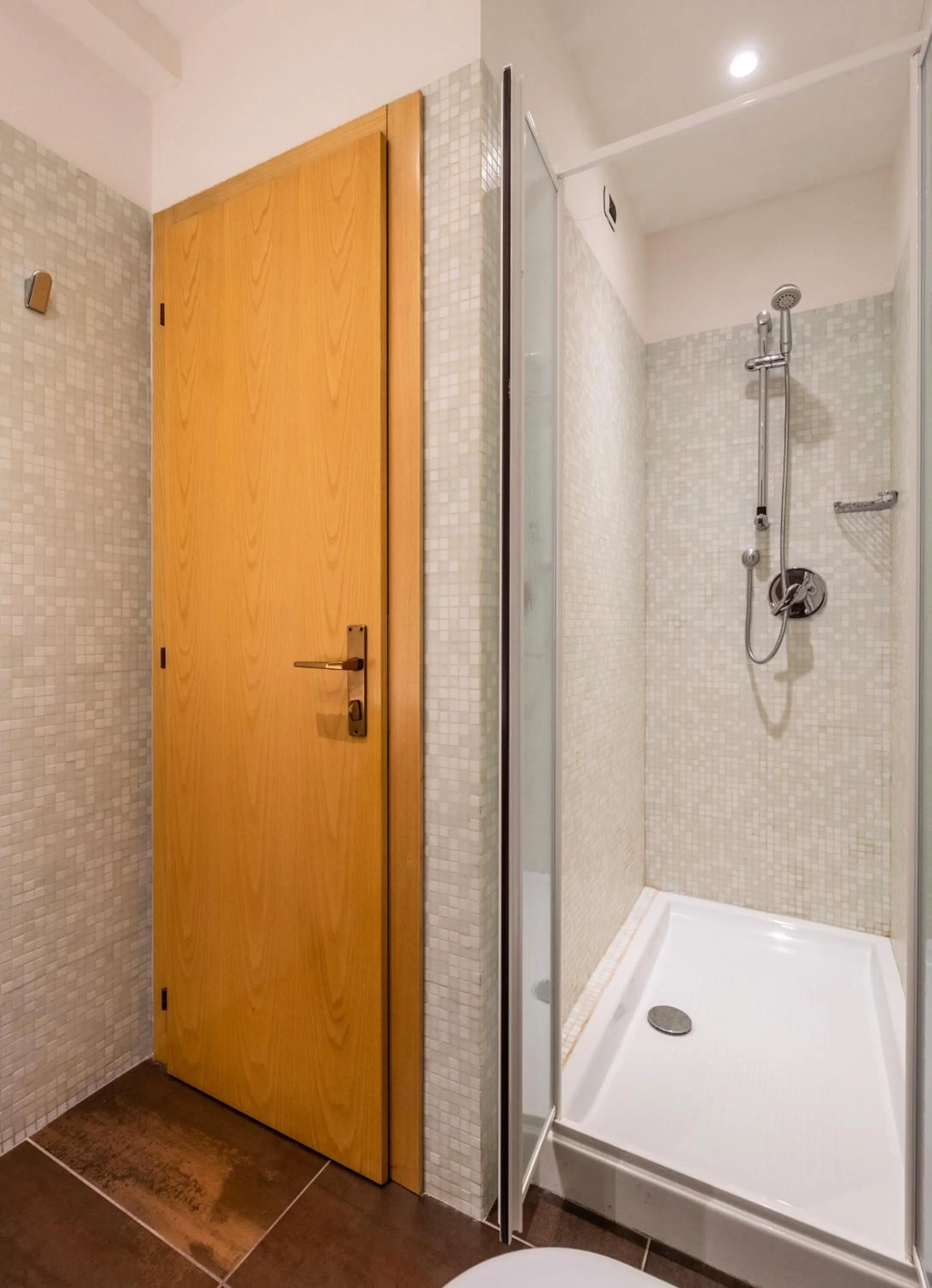 Shower in Ambiez Residencehotel