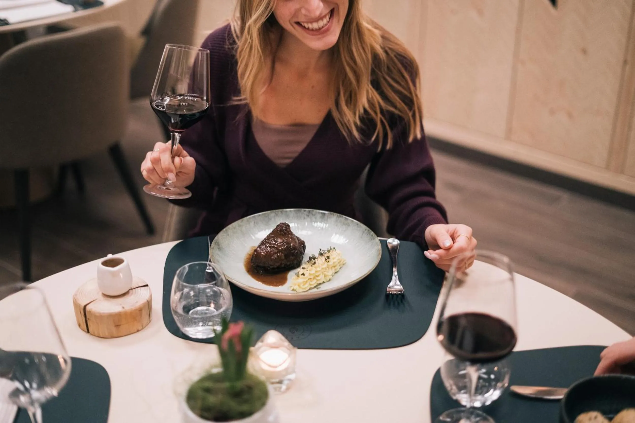 Restaurant/places to eat in Ambiez Residencehotel