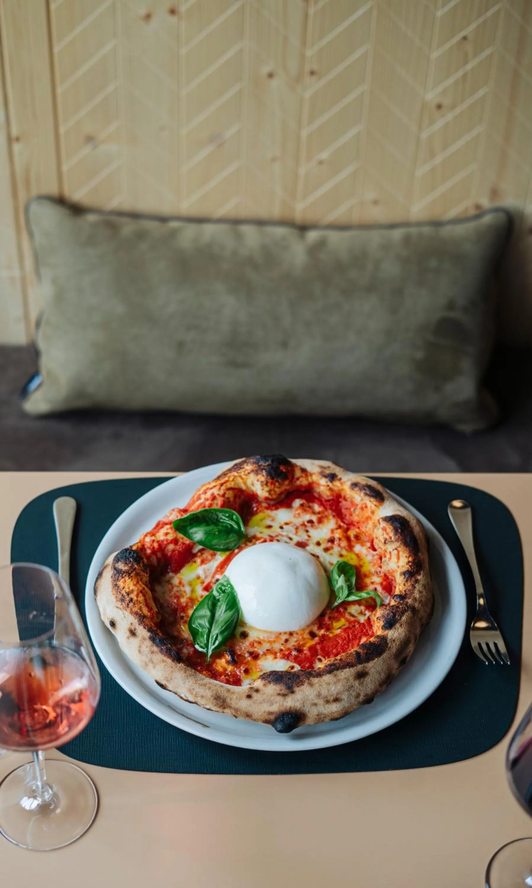 Restaurant/places to eat in Ambiez Residencehotel