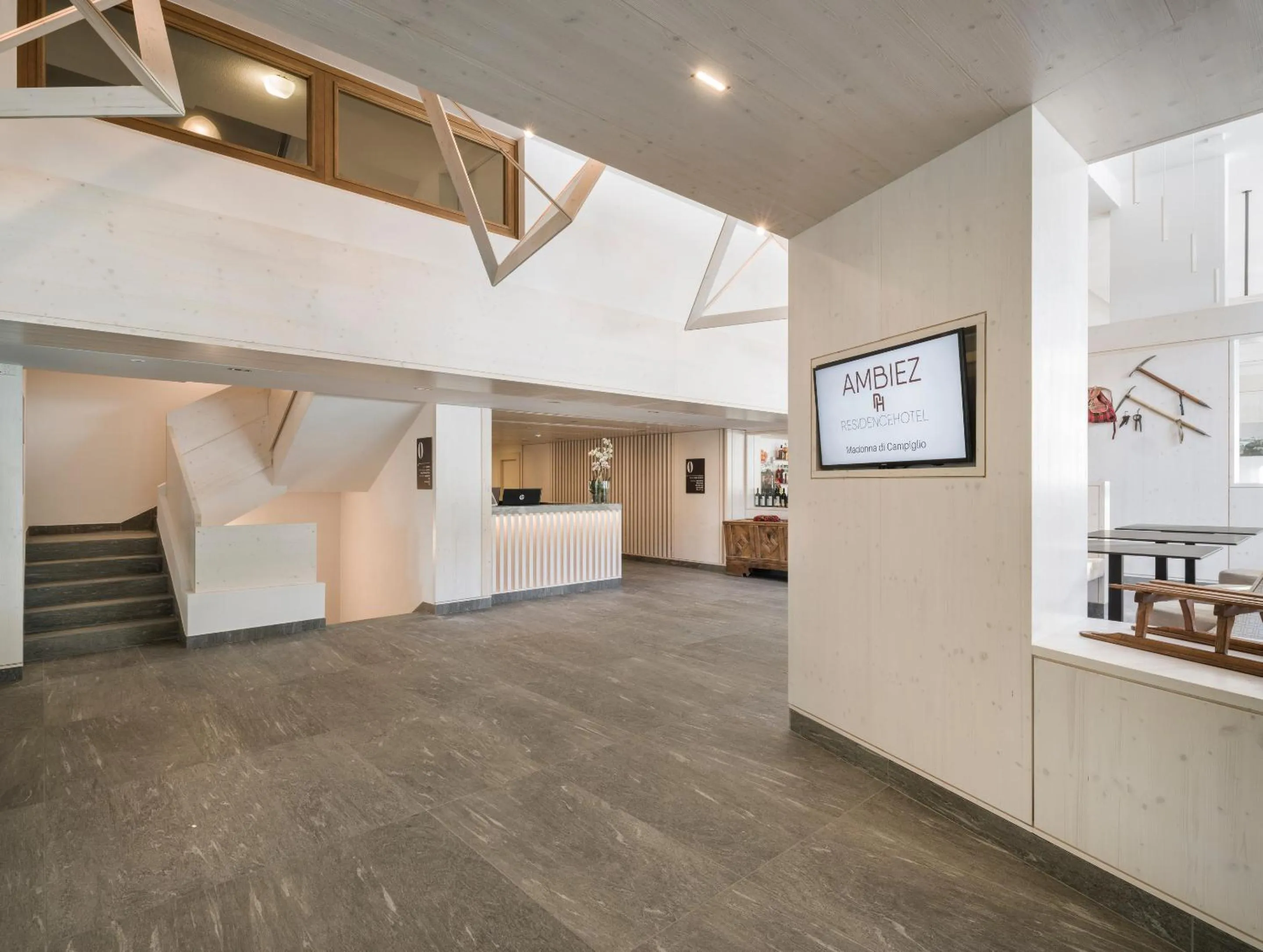 Lobby or reception in Ambiez Residencehotel