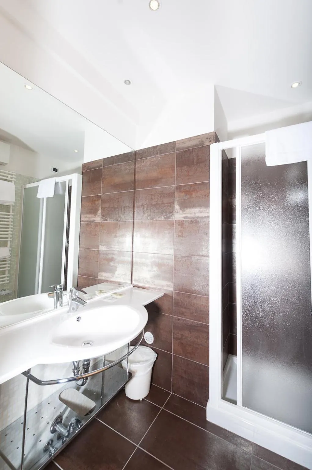 Shower in Ambiez Residencehotel