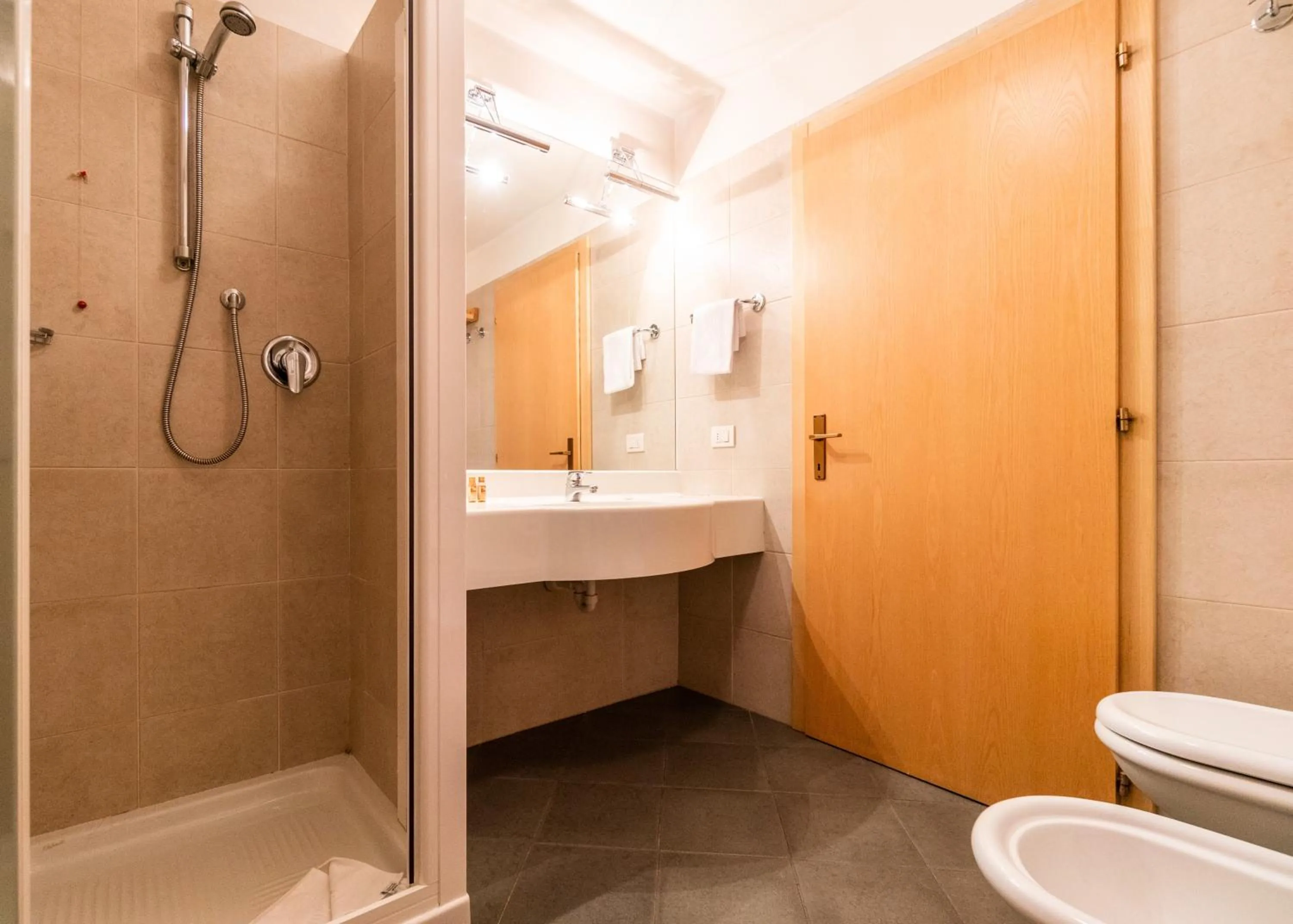Shower in Ambiez Residencehotel
