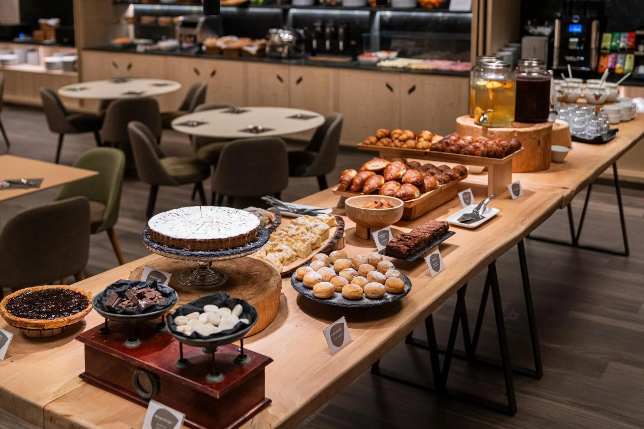 Breakfast in Ambiez Residencehotel