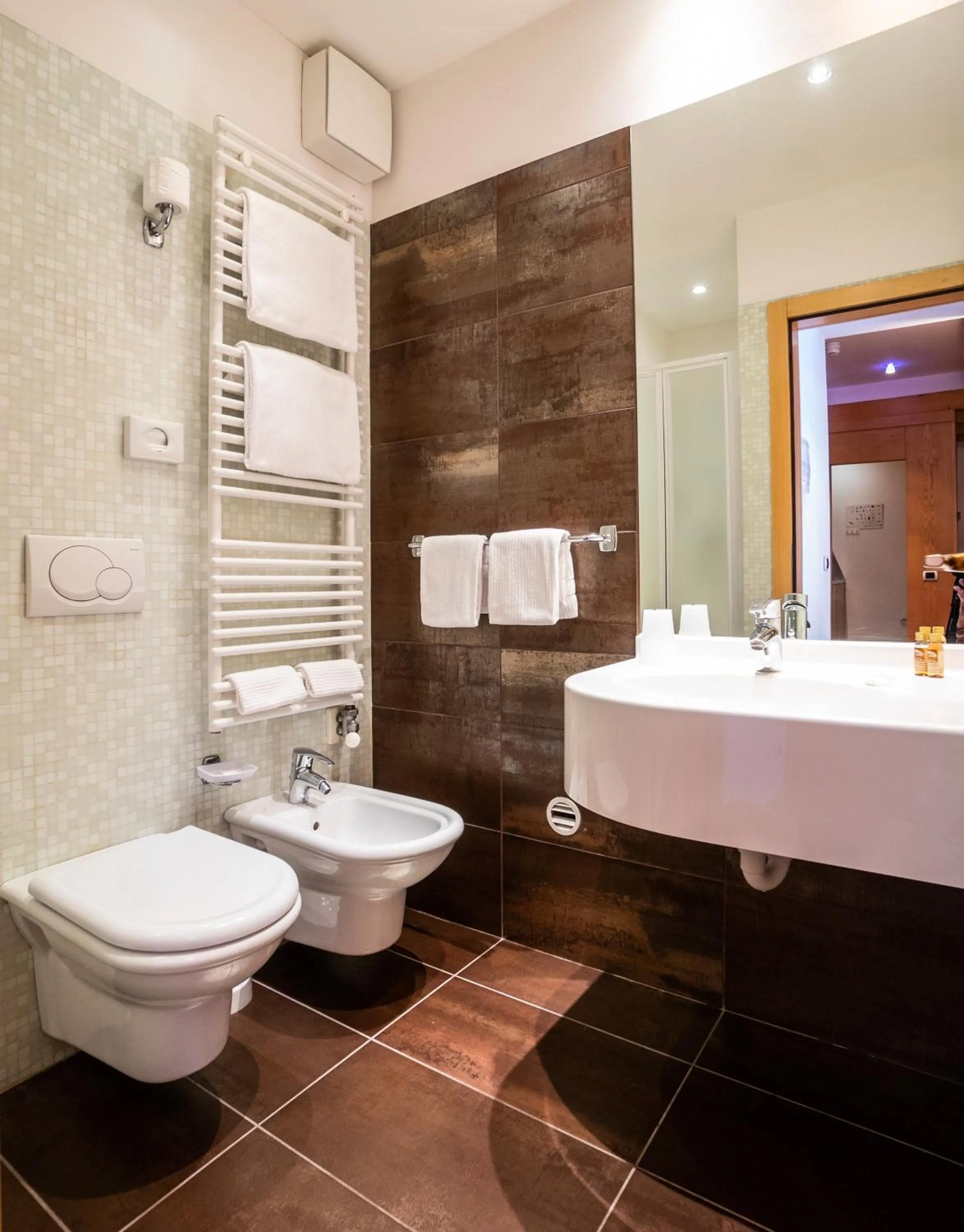 Toilet in Ambiez Residencehotel