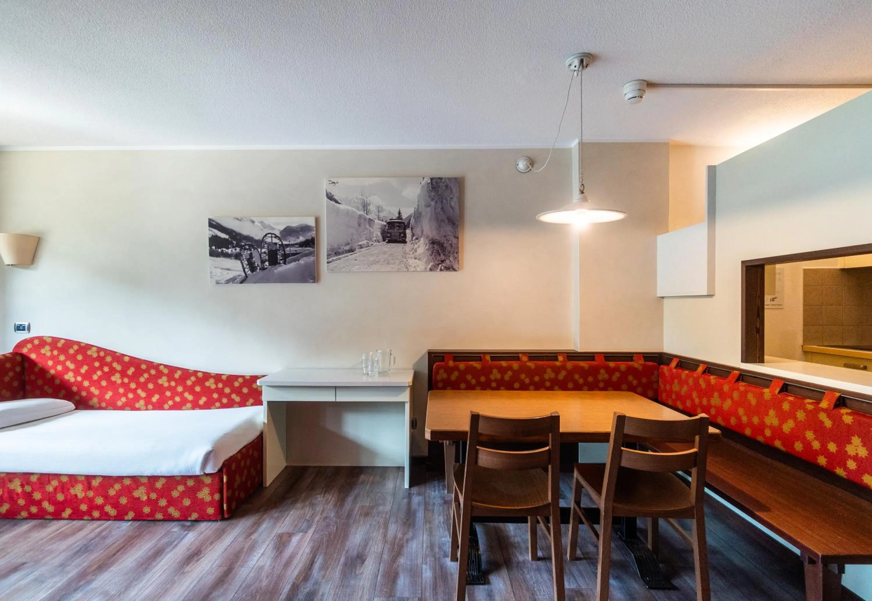 Dining area, Bed in Ambiez Residencehotel