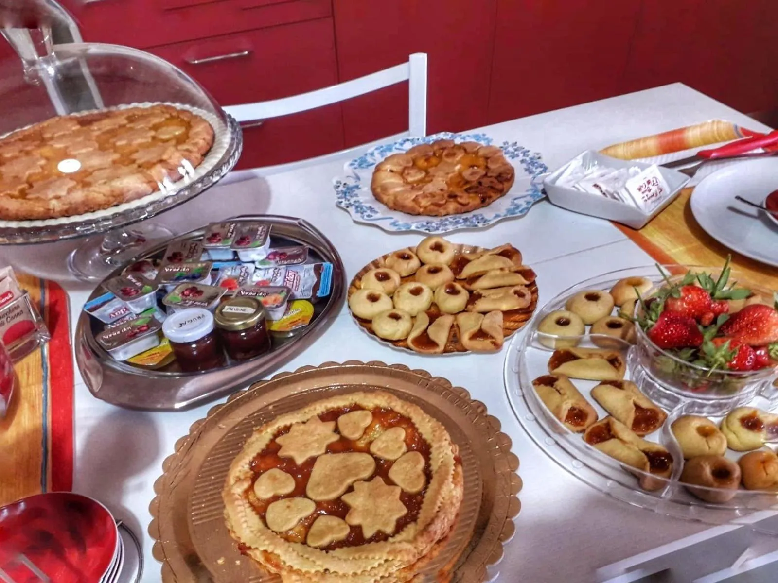 Italian breakfast in B&b Villa Santa Sofia by holidayngo