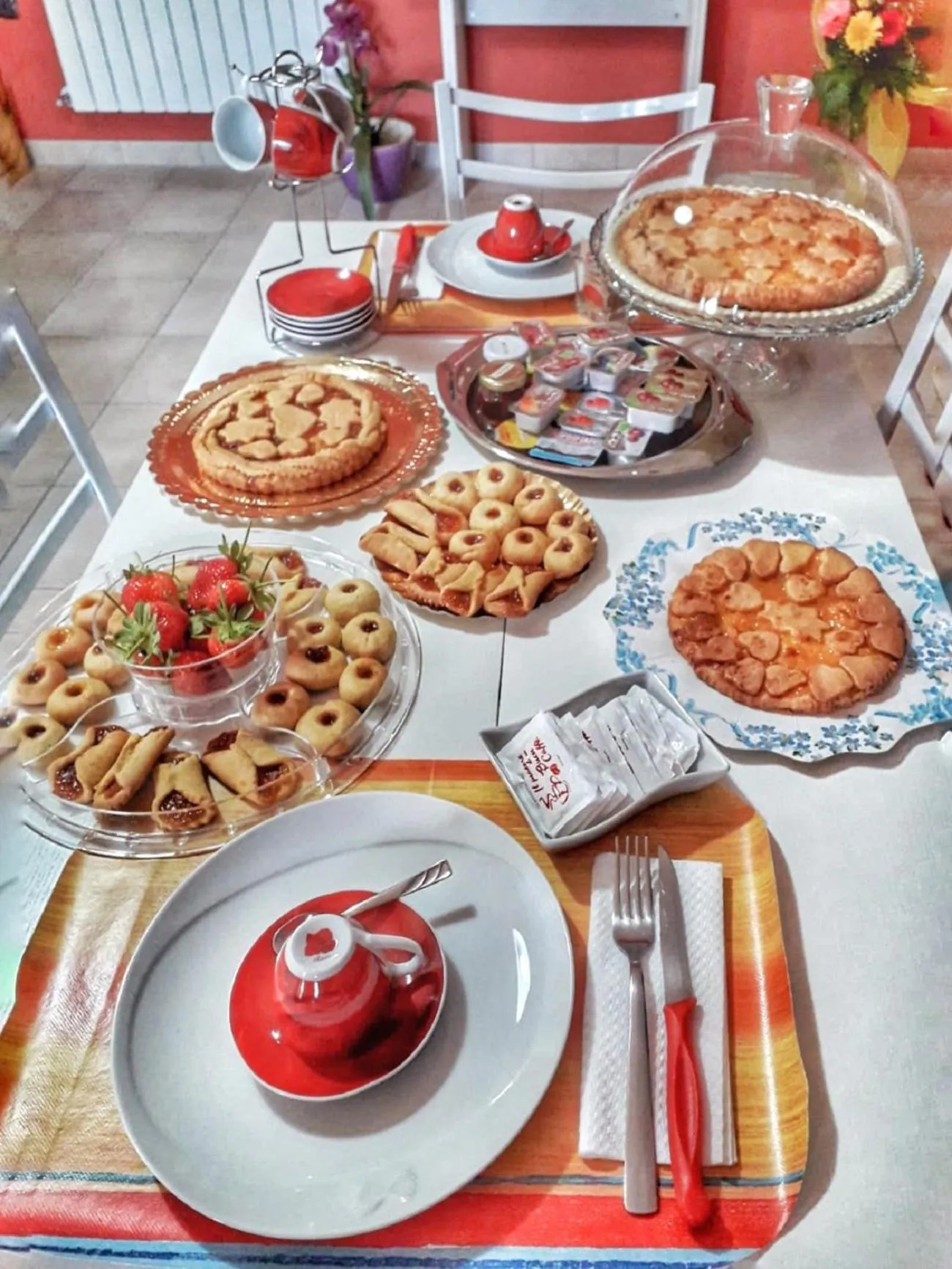 Italian breakfast in B&b Villa Santa Sofia by holidayngo