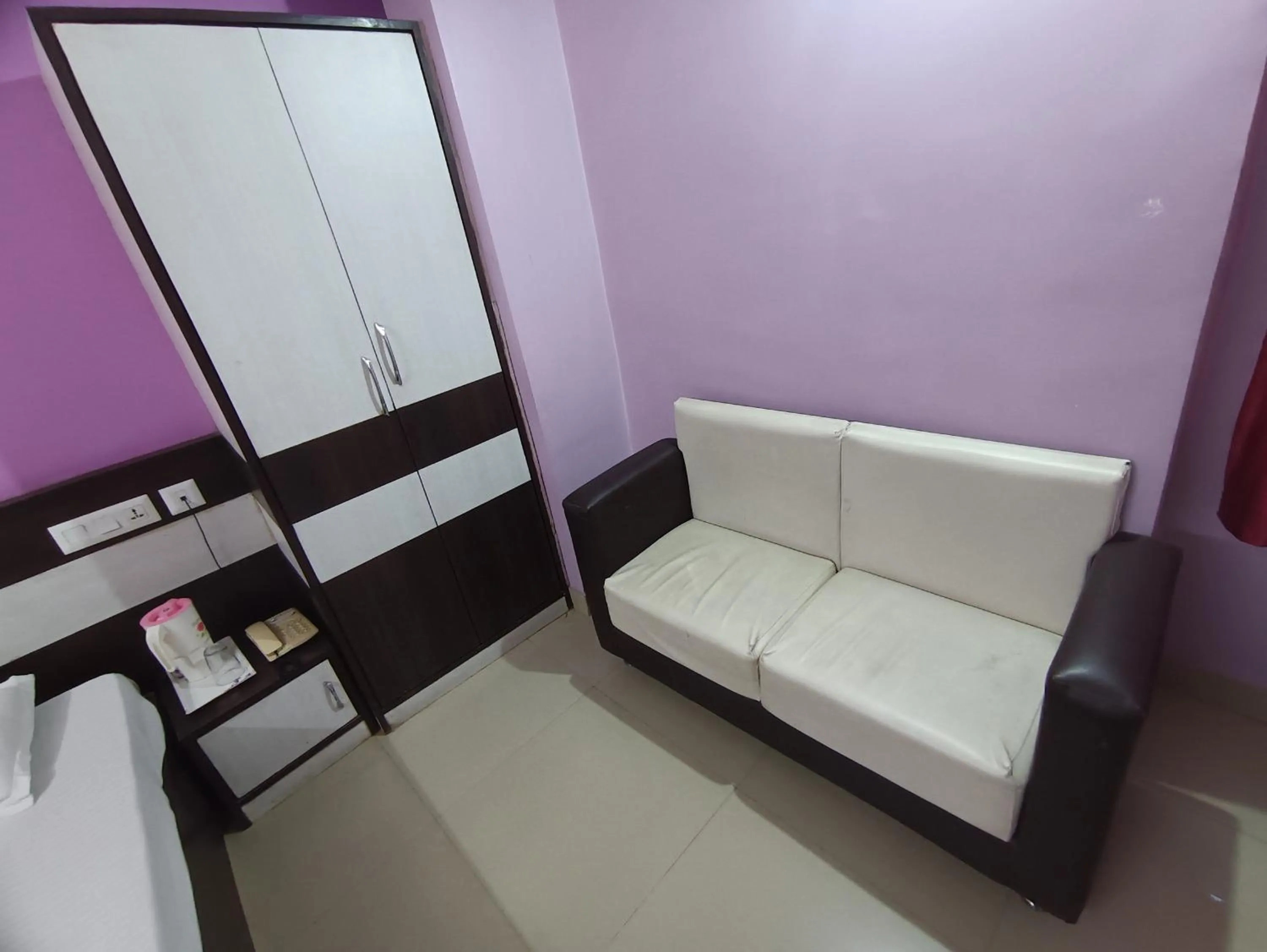 Bed in Hotel Viraat Inn