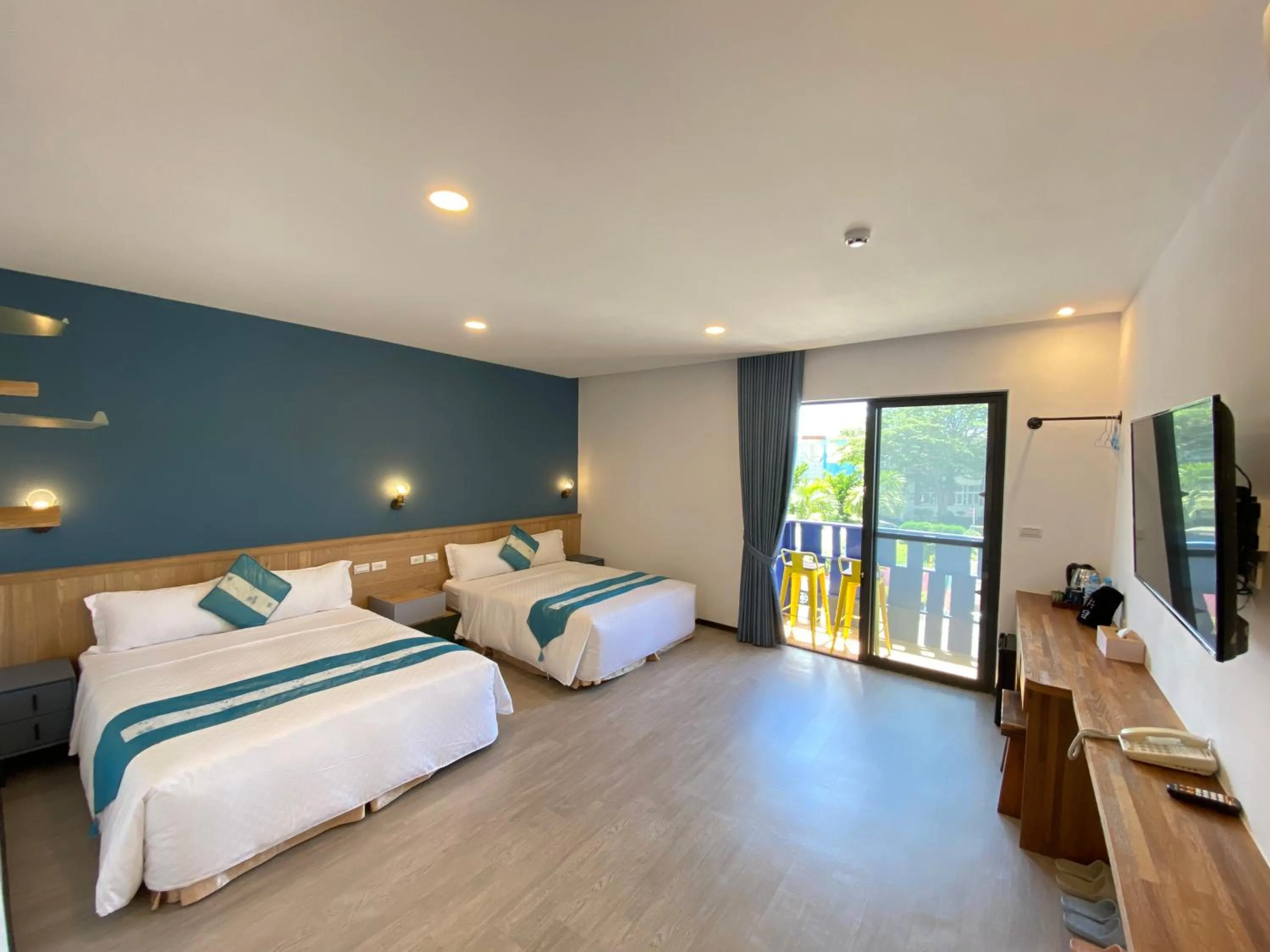 Photo of the whole room, Bed in Kenting Sunhow Inn