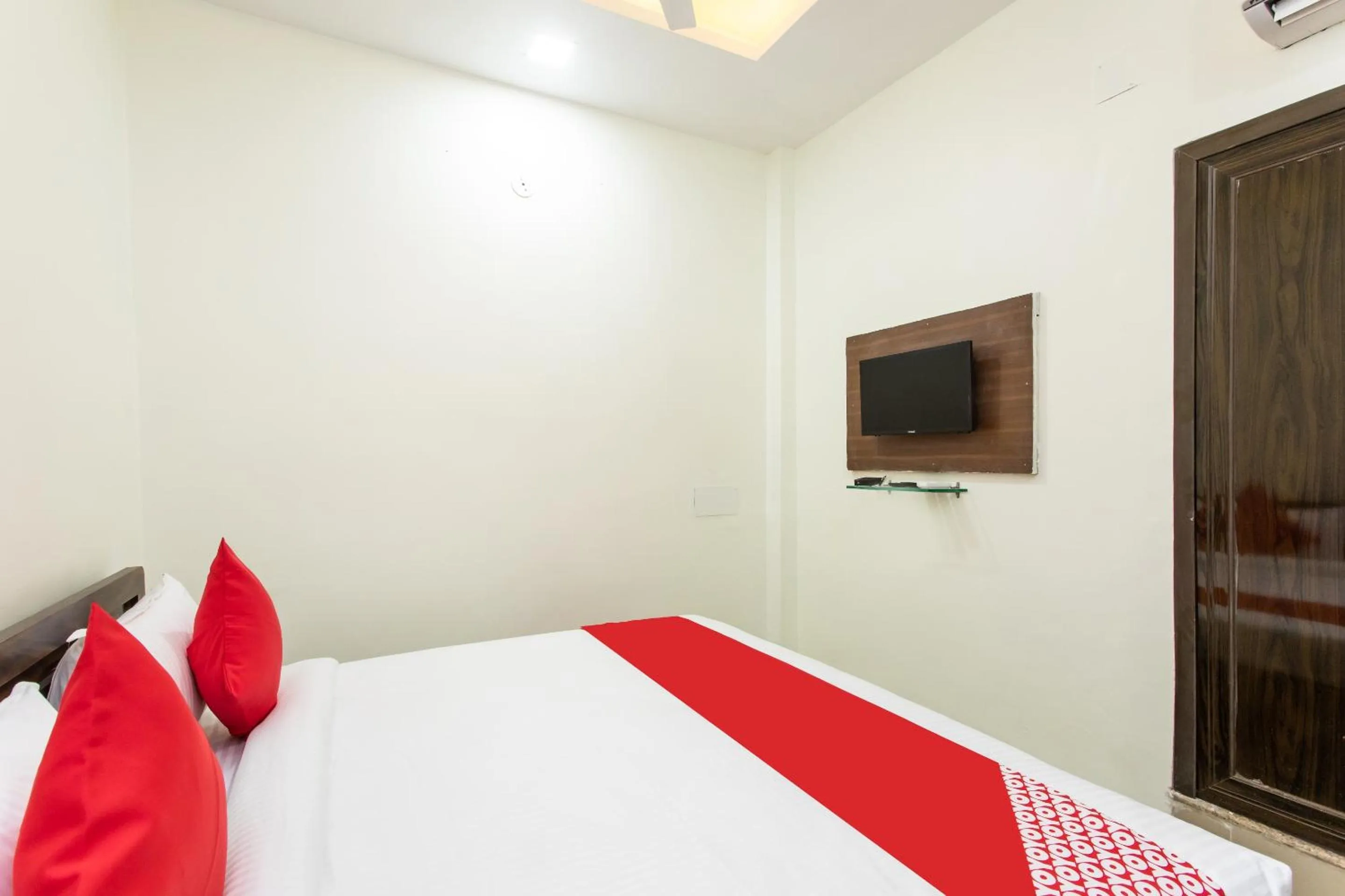 Bedroom in Hotel O Manjulam Regency