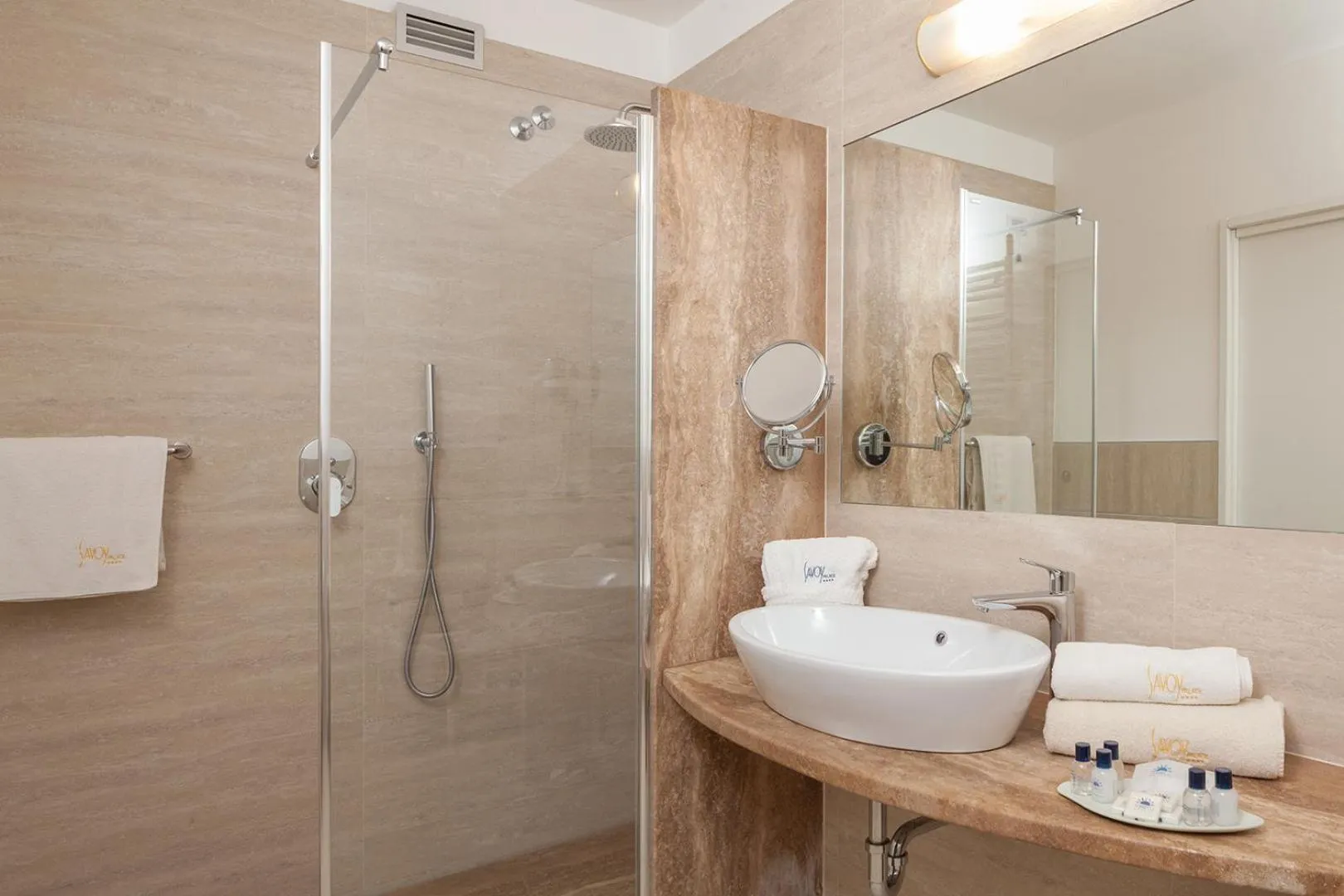 Bathroom in Hotel Savoy Palace - Tonelli Hotels
