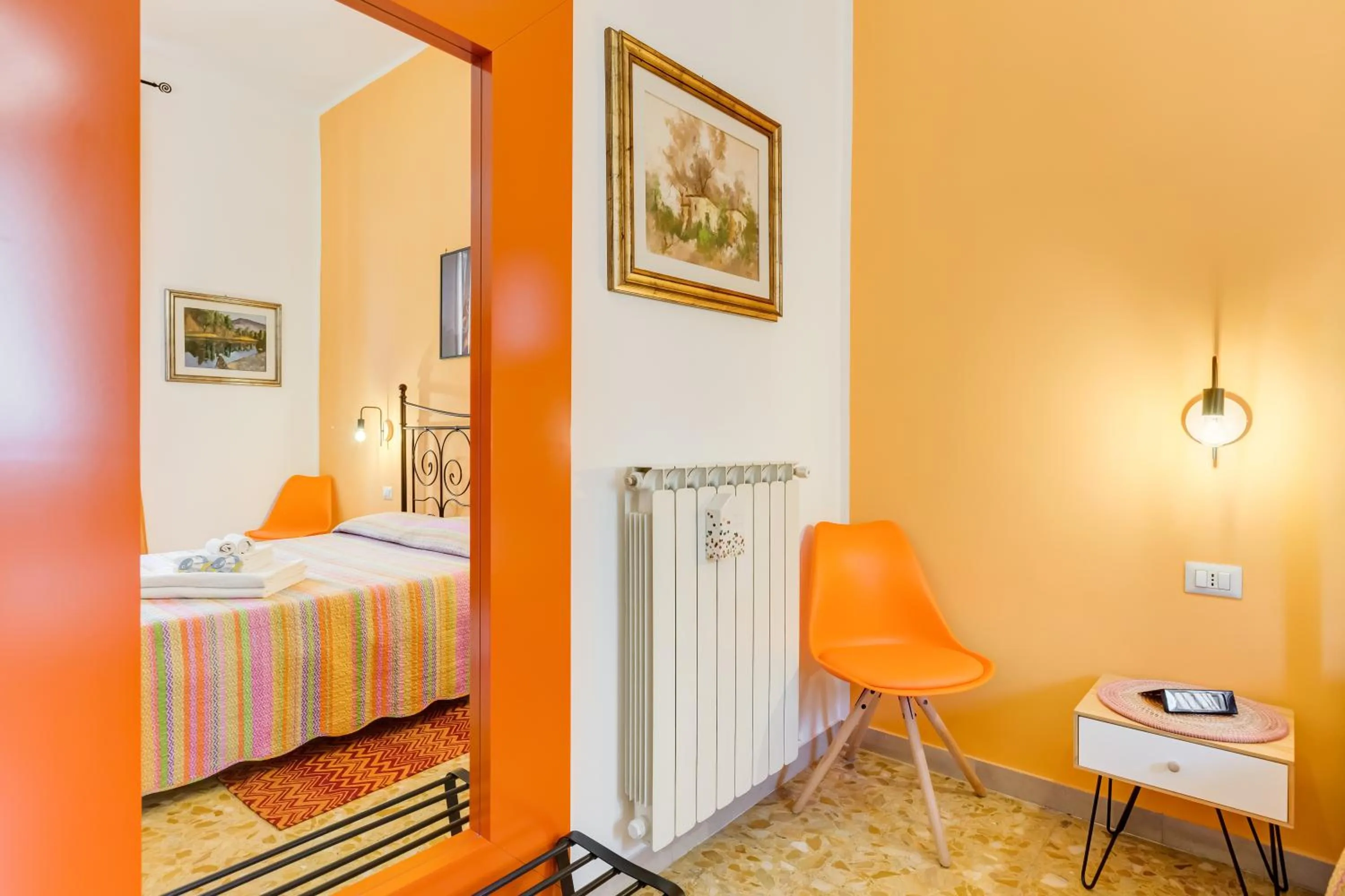 Photo of the whole room, Bed in 2 Passi Al Colosseo B&B