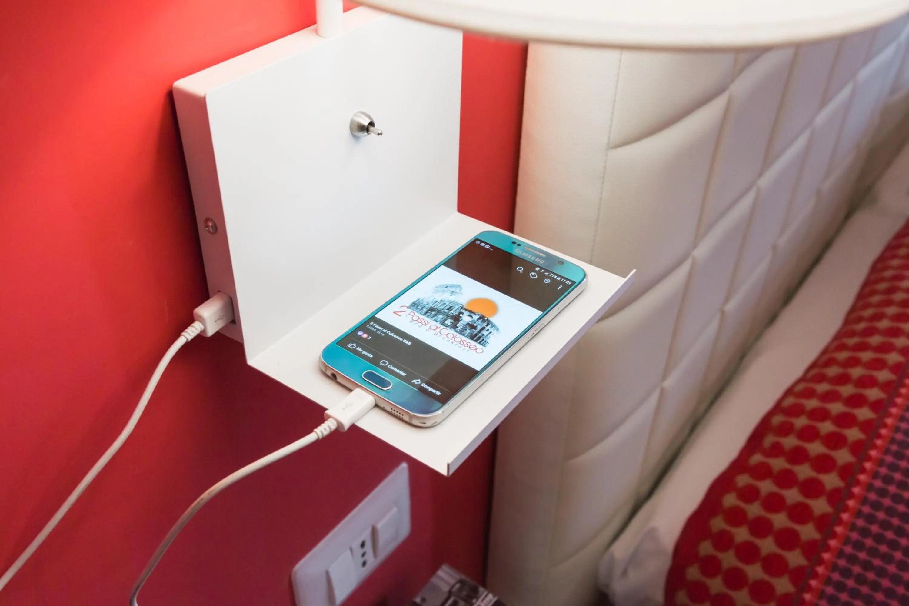 TV and multimedia in 2 Passi Al Colosseo B&B