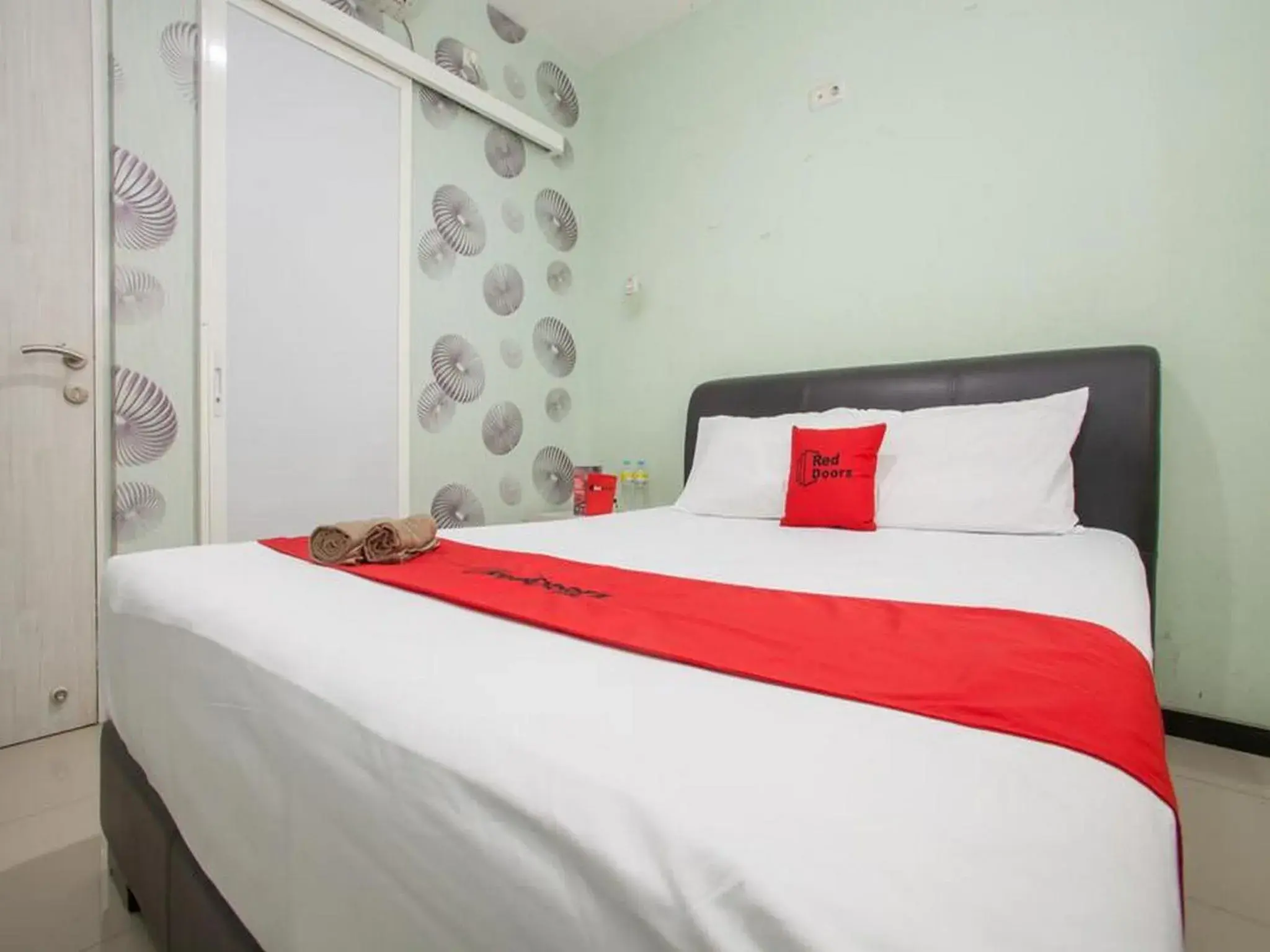 Bedroom, Bed in RedDoorz @ Raya Tidar Bedroom, Bed in RedDoorz @ Raya Tidar