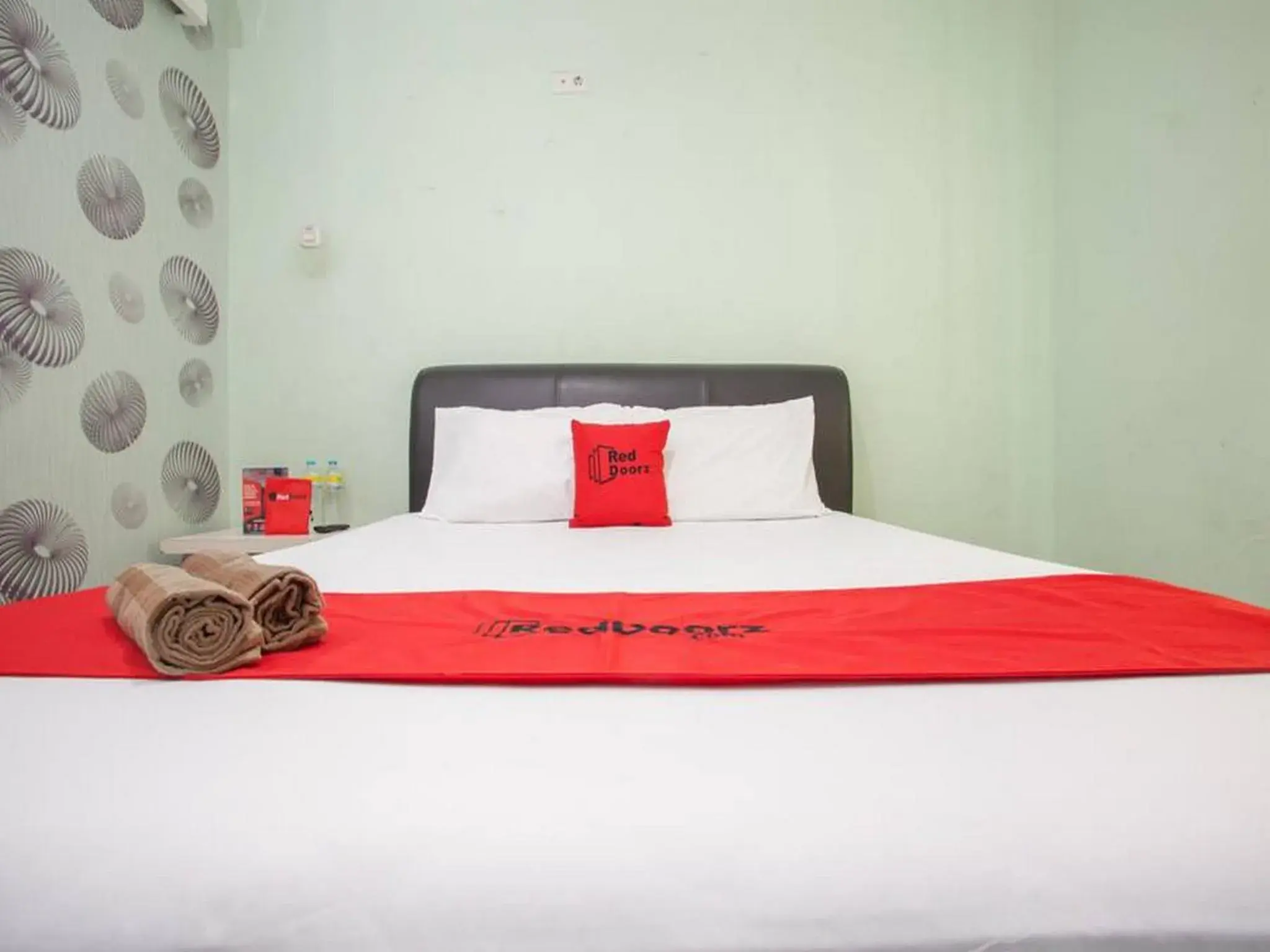 Bedroom, Bed in RedDoorz @ Raya Tidar Bedroom, Bed in RedDoorz @ Raya Tidar