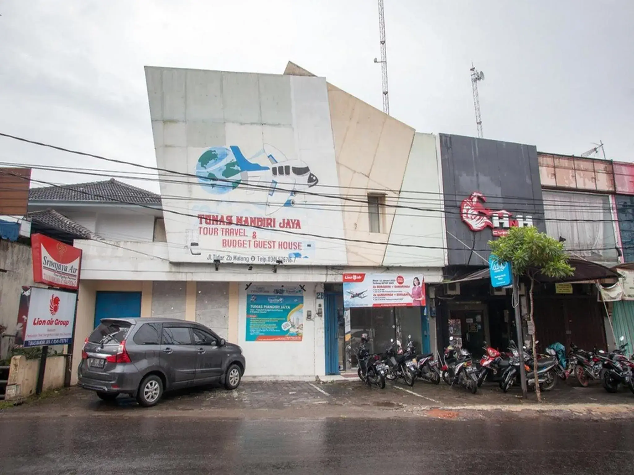 Property building in RedDoorz @ Raya Tidar Property building in RedDoorz @ Raya Tidar