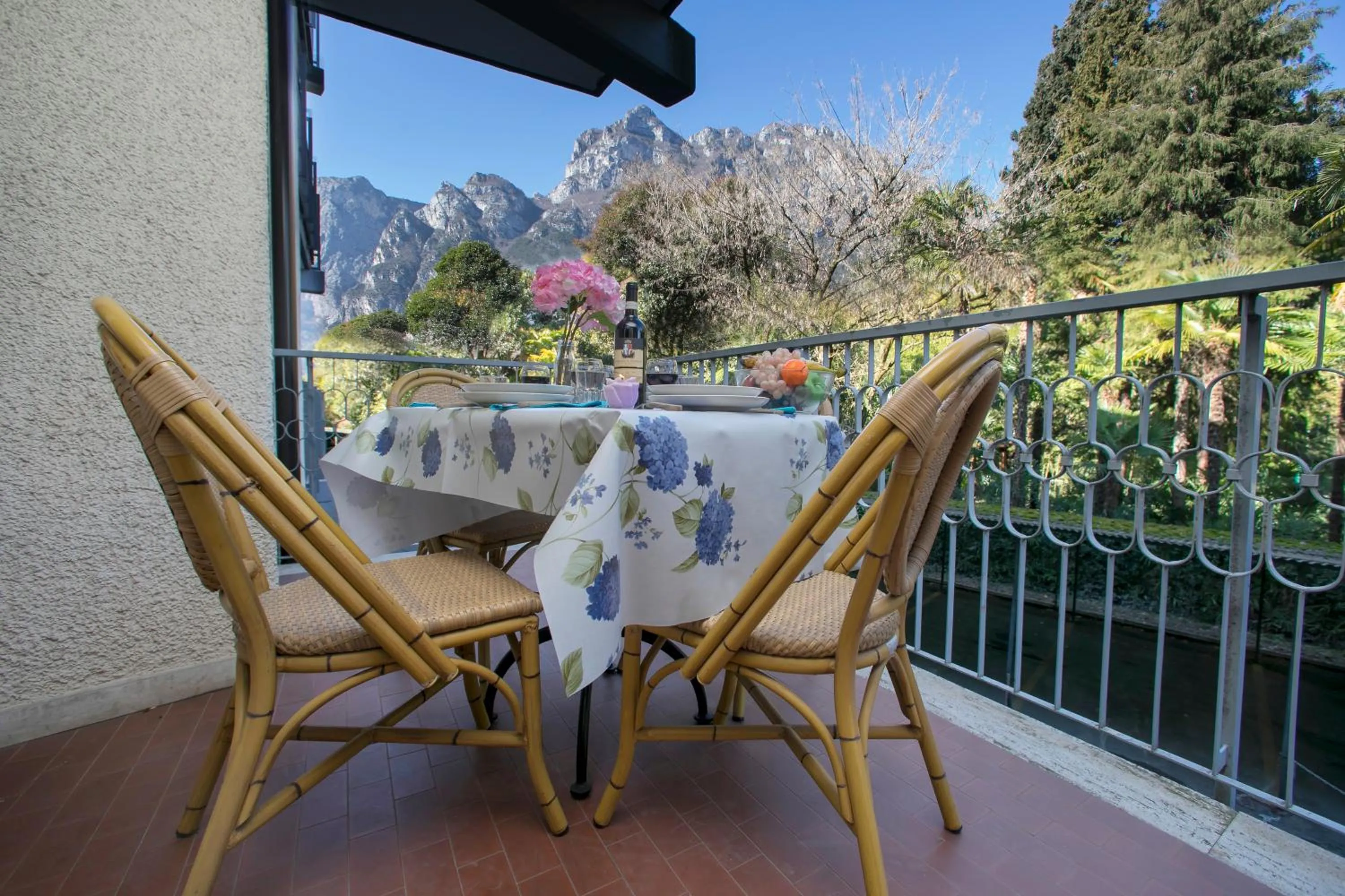 Balcony/Terrace in Riva Lago e Spiaggia Apartment - Happy Rentals