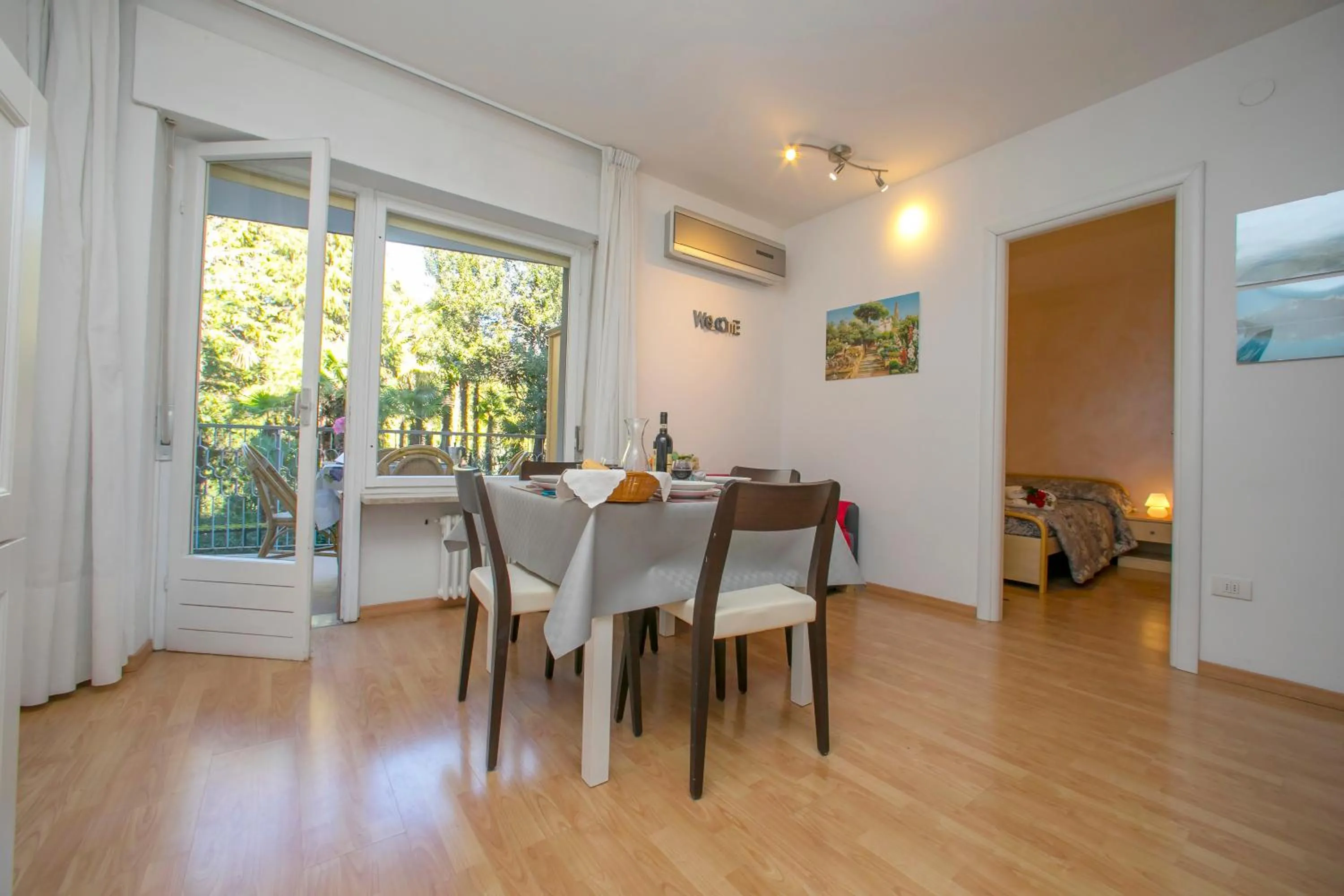 Dining area in Riva Lago e Spiaggia Apartment - Happy Rentals