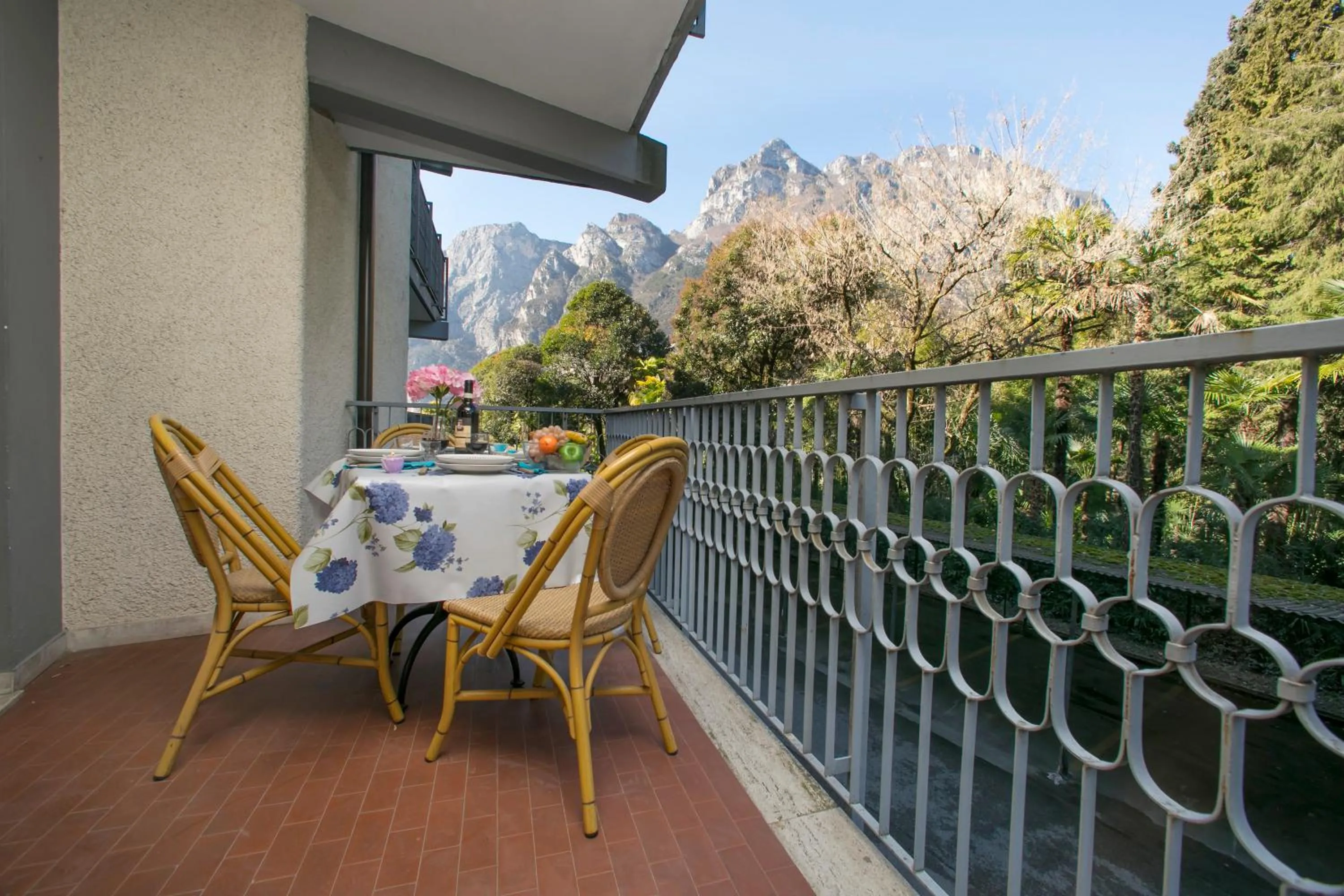 Balcony/Terrace in Riva Lago e Spiaggia Apartment - Happy Rentals